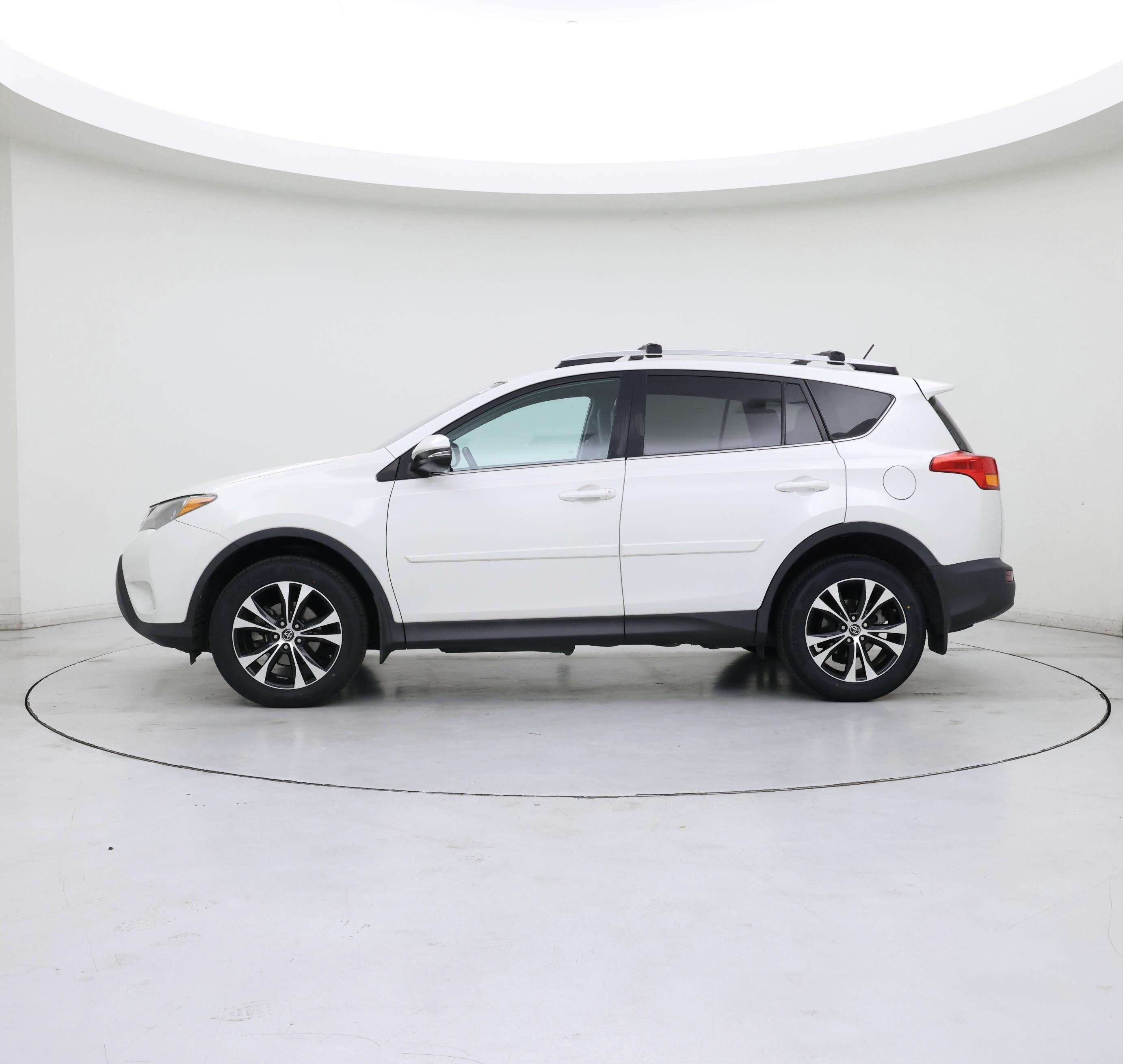 Thumbnail: 2015 Toyota RAV4 - 3