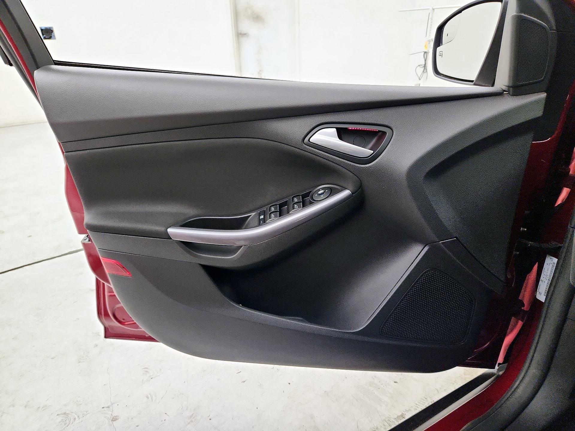 Thumbnail: 2014 Ford Focus - 12