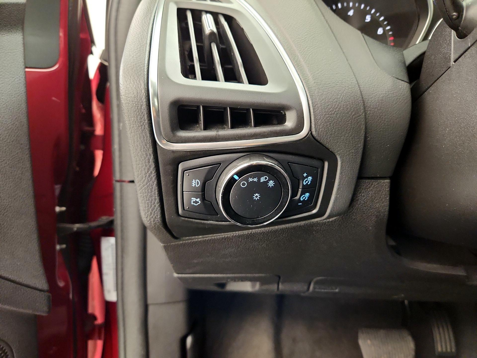 Thumbnail: 2014 Ford Focus - 13