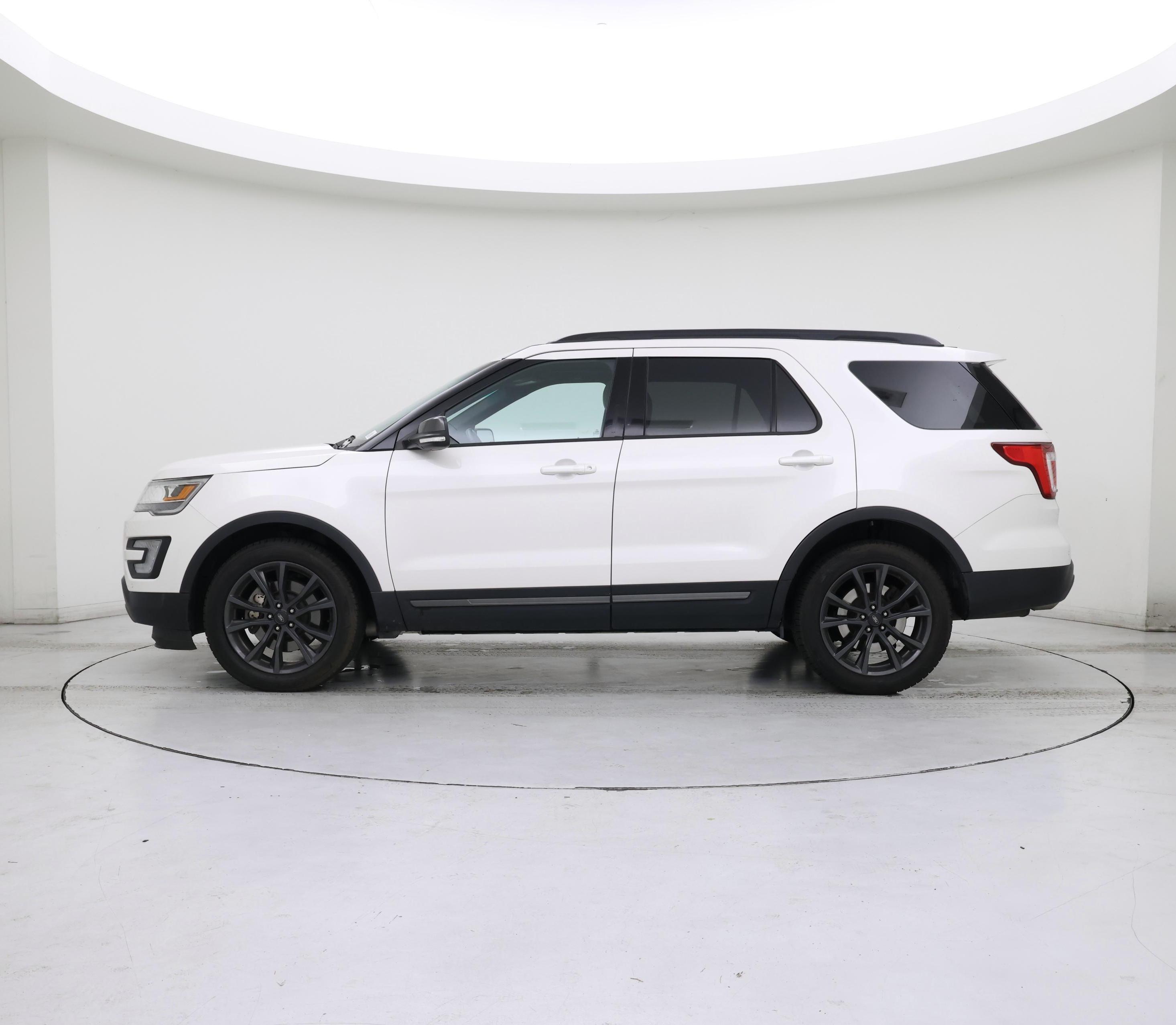Thumbnail: 2017 Ford Explorer - 3