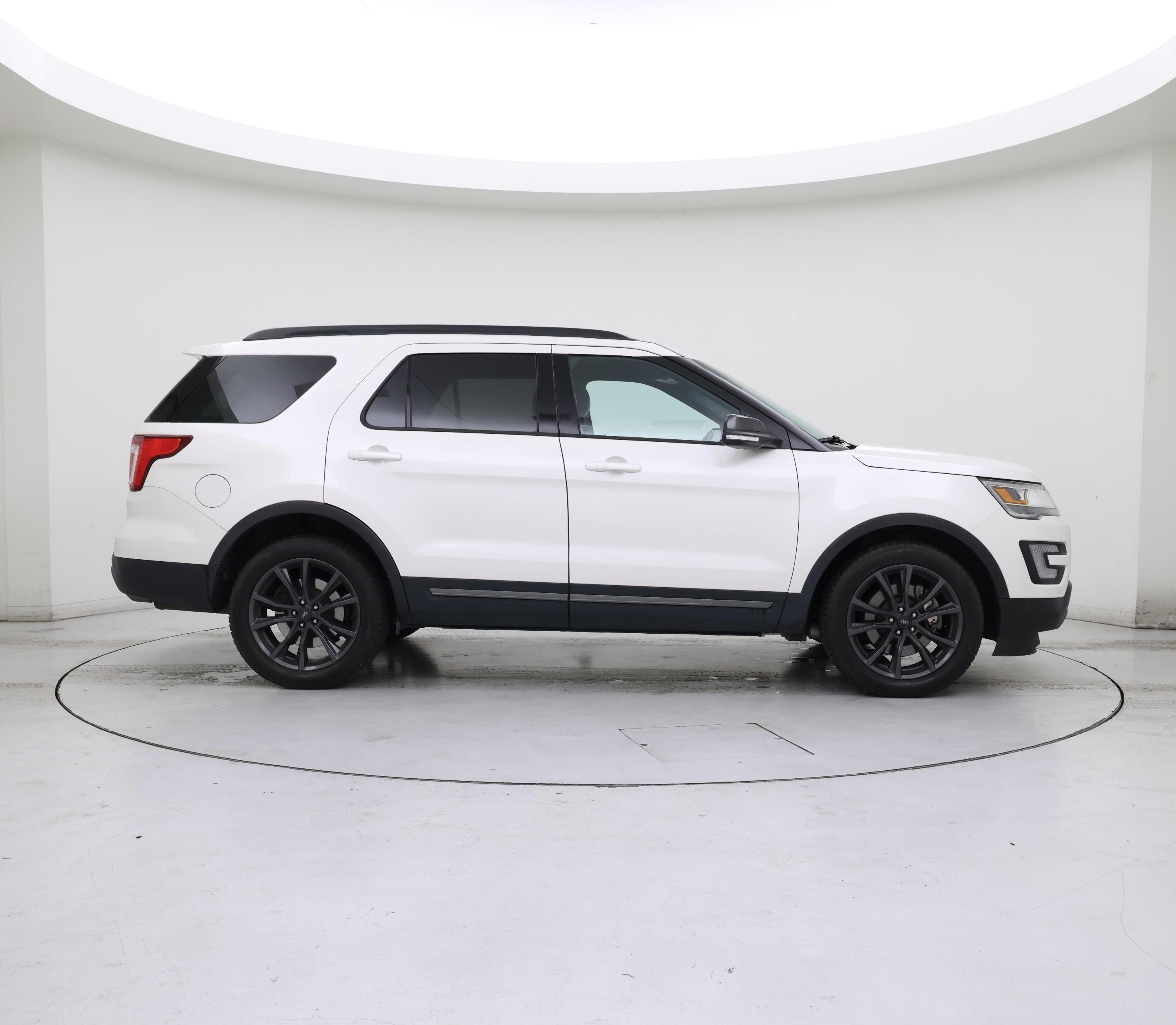 Thumbnail: 2017 Ford Explorer - 7