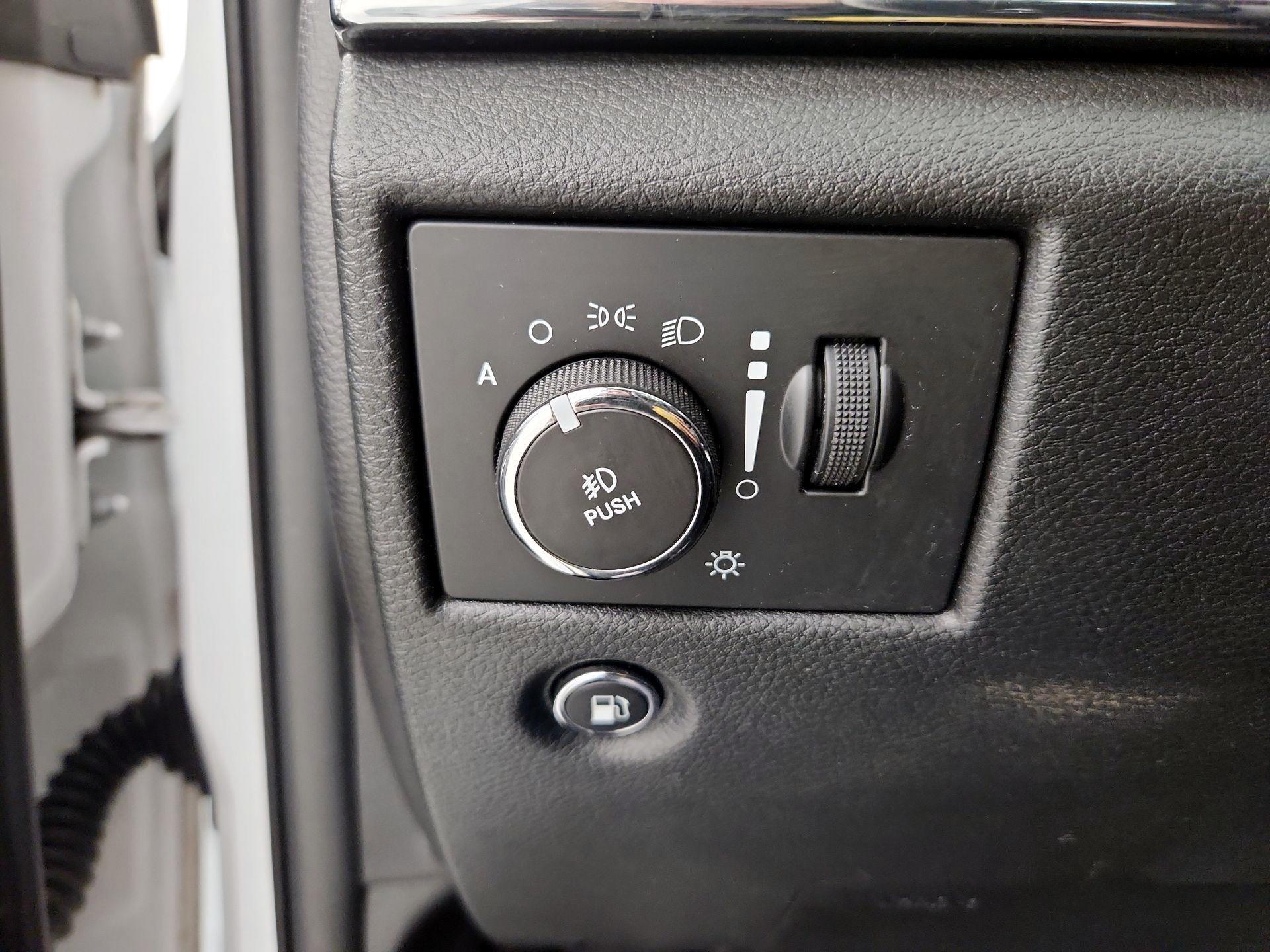 Thumbnail: 2015 Jeep Grand Cherokee - 13
