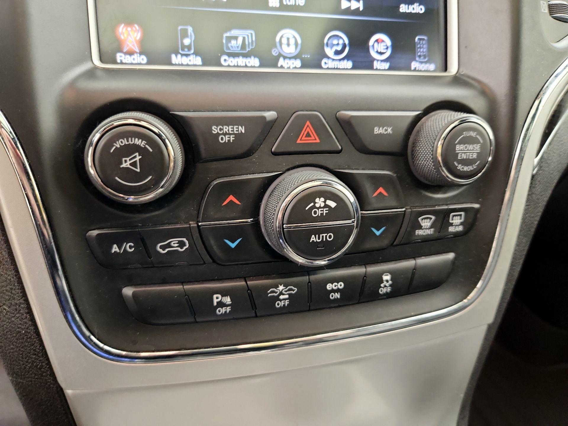 Thumbnail: 2015 Jeep Grand Cherokee - 17