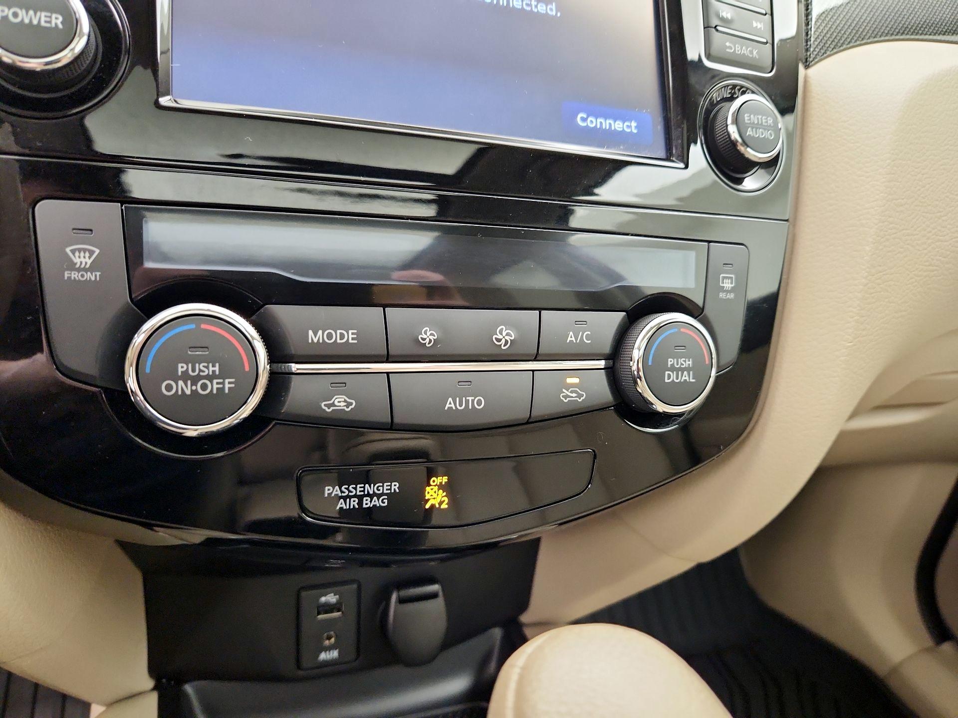 Thumbnail: 2015 Nissan Rogue - 17