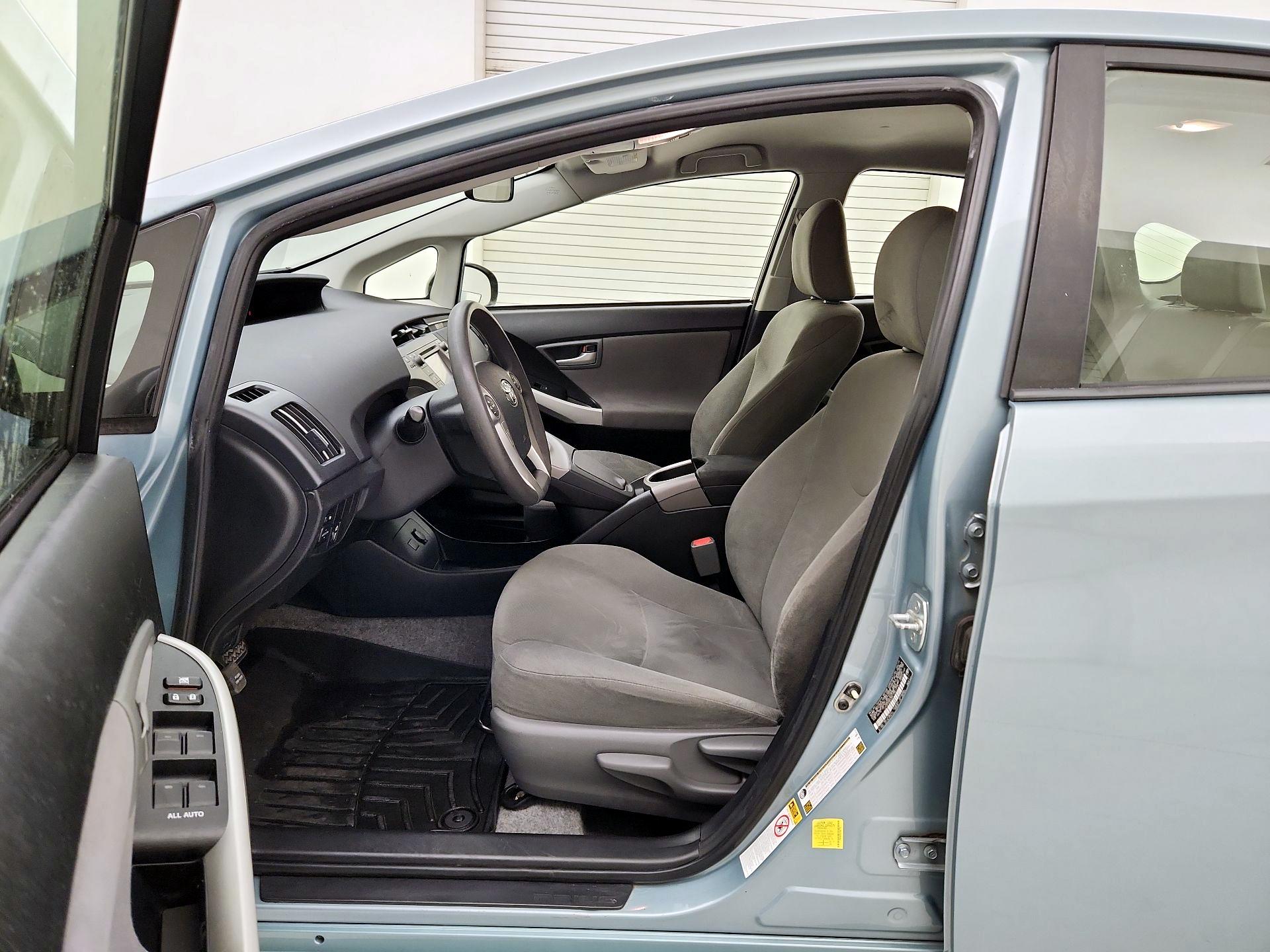 Thumbnail: 2015 Toyota Prius - 11