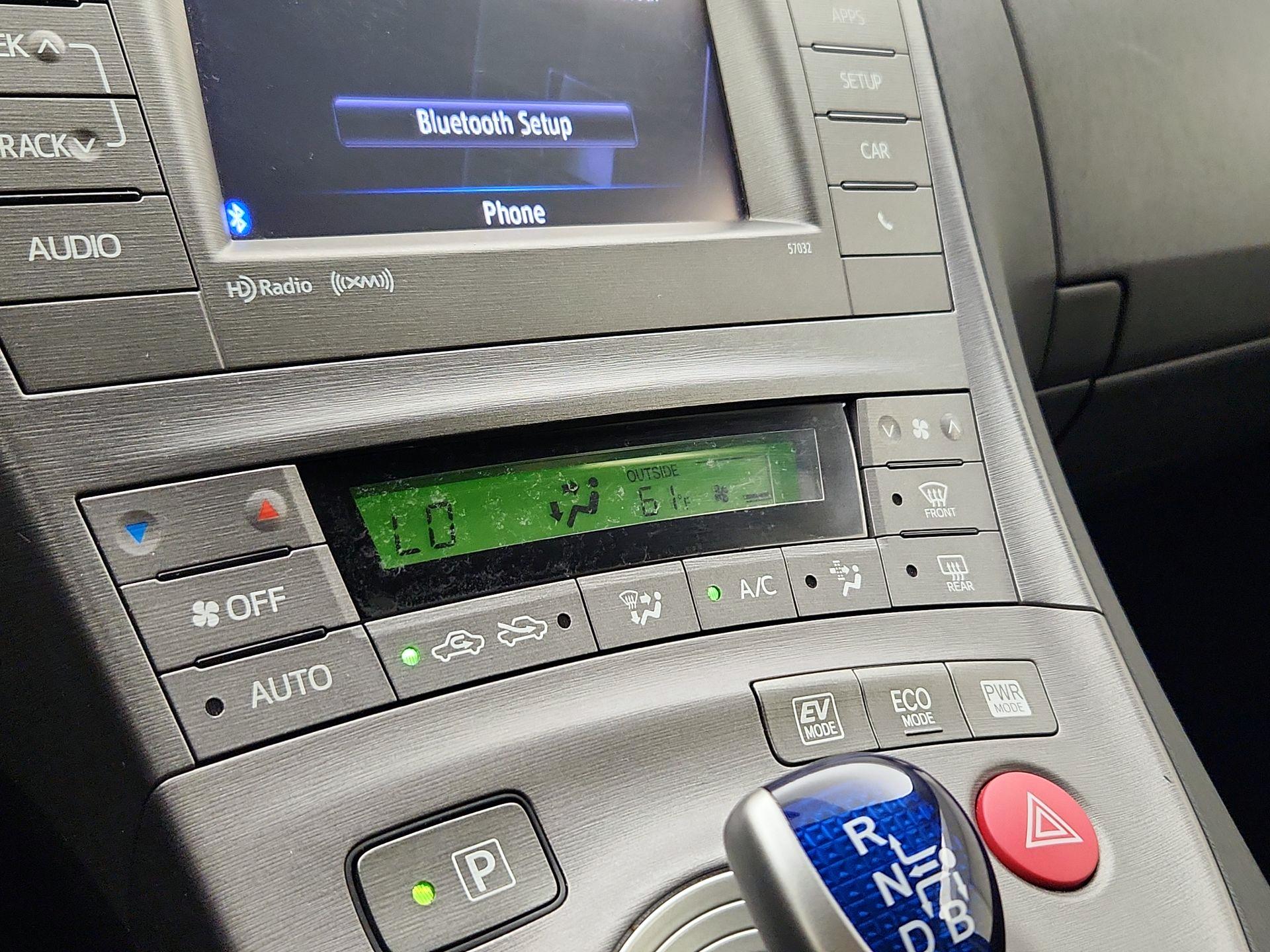Thumbnail: 2015 Toyota Prius - 16