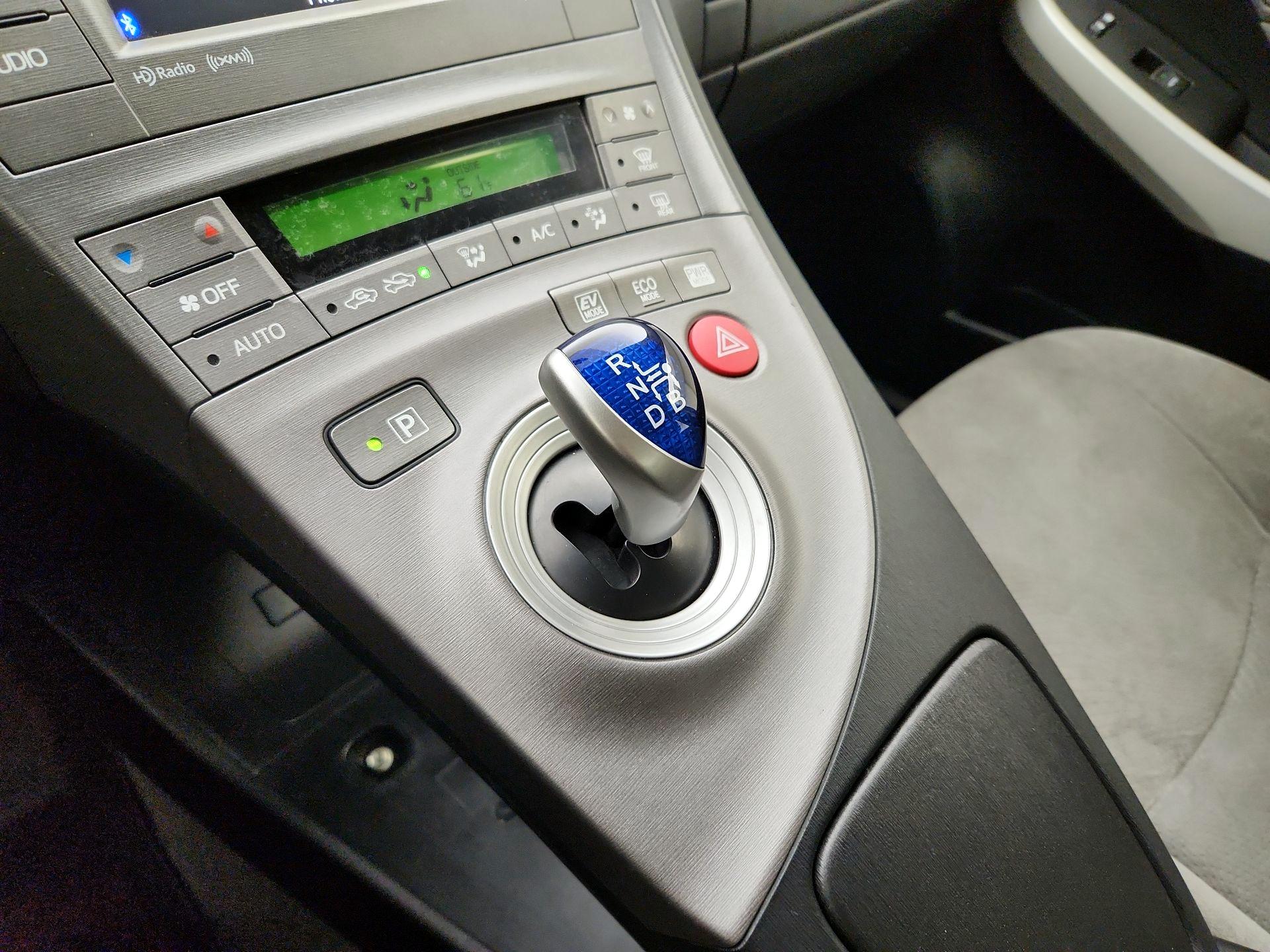 Thumbnail: 2015 Toyota Prius - 17
