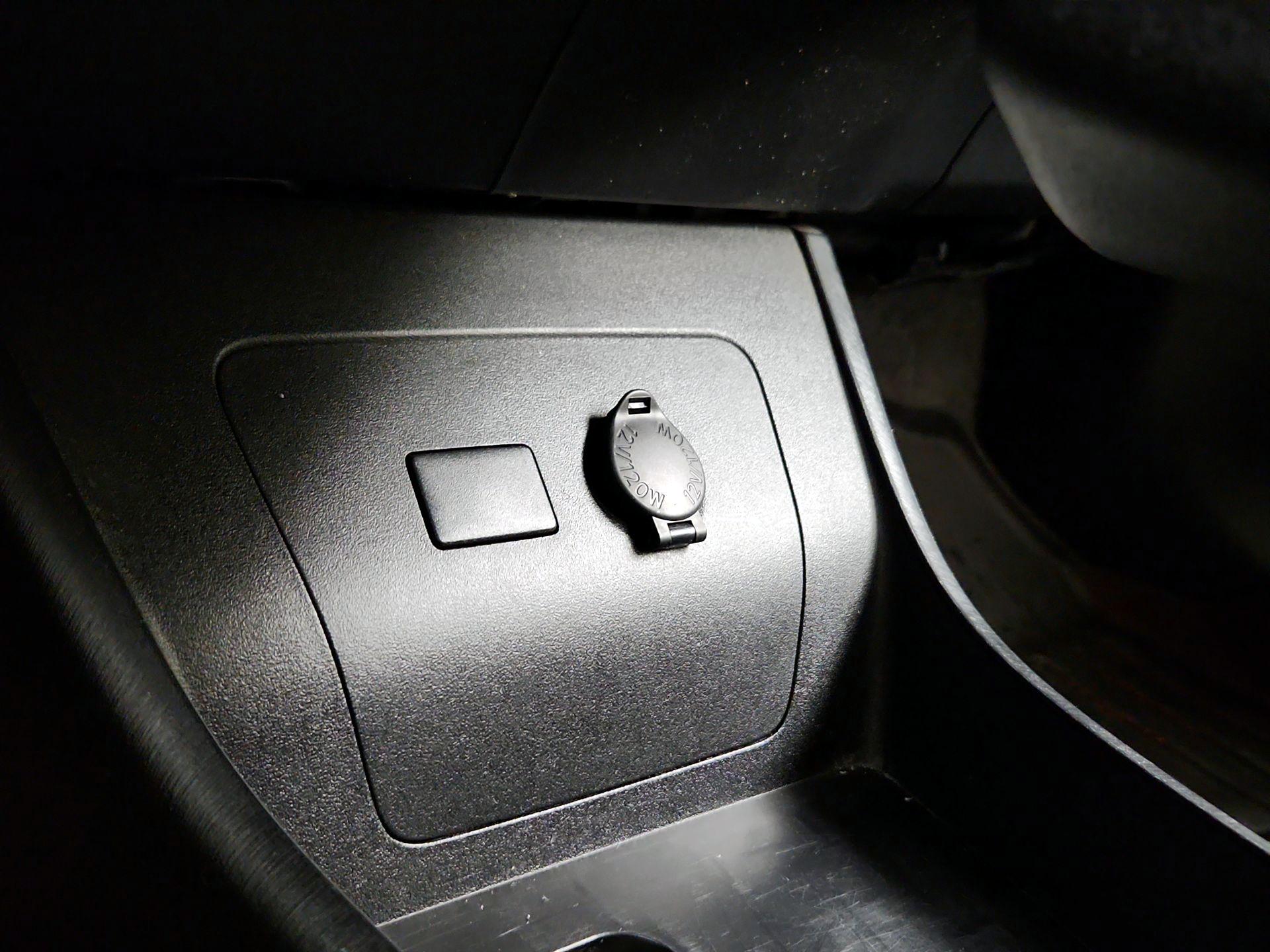Thumbnail: 2015 Toyota Prius - 18