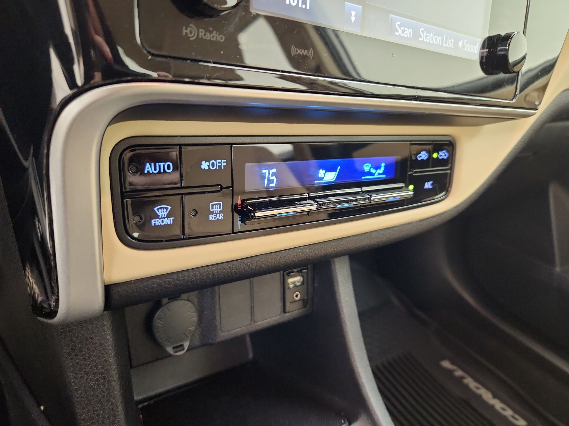 Thumbnail: 2019 Toyota Corolla - 16