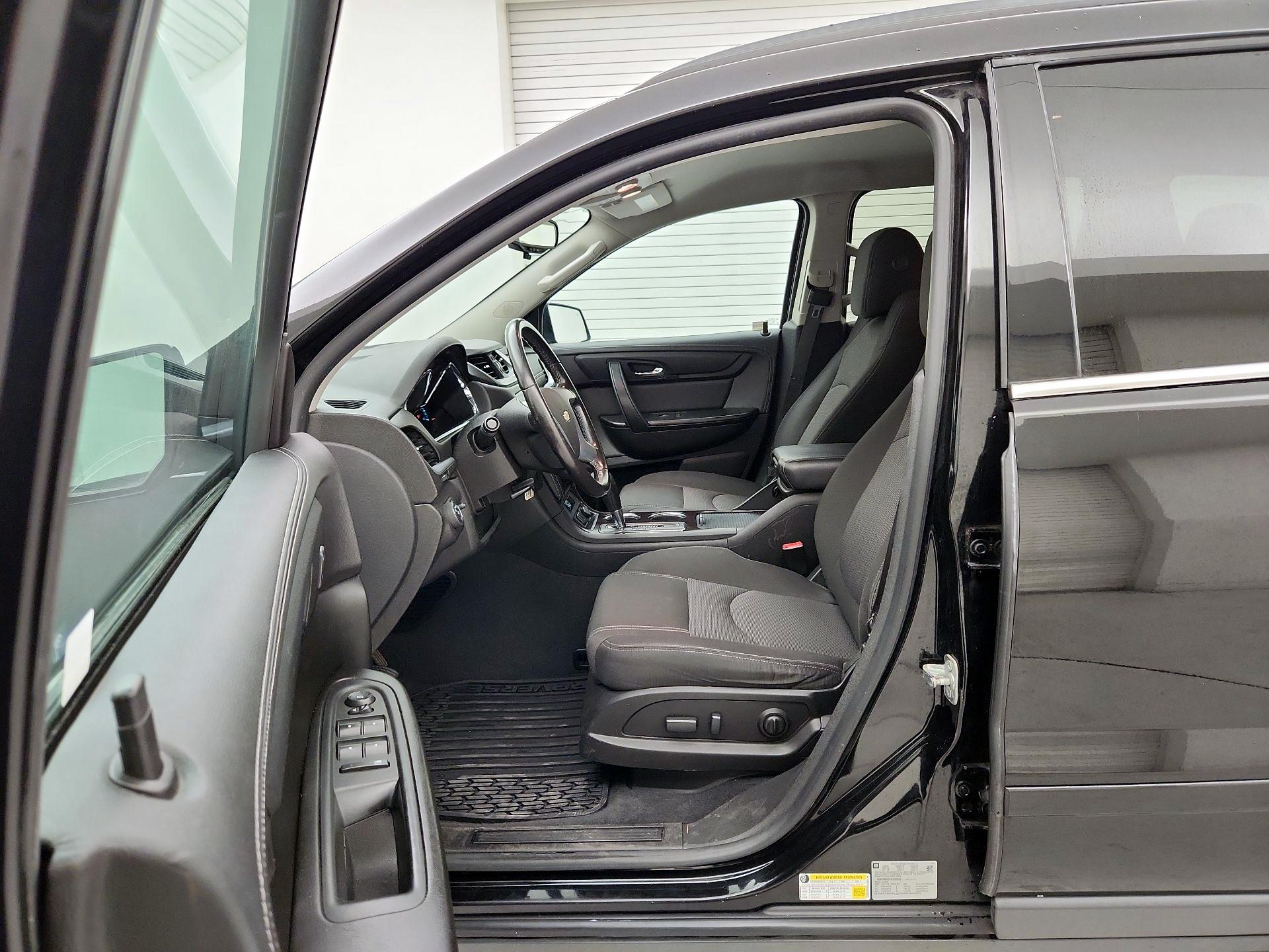 Thumbnail: 2017 Chevrolet Traverse - 11