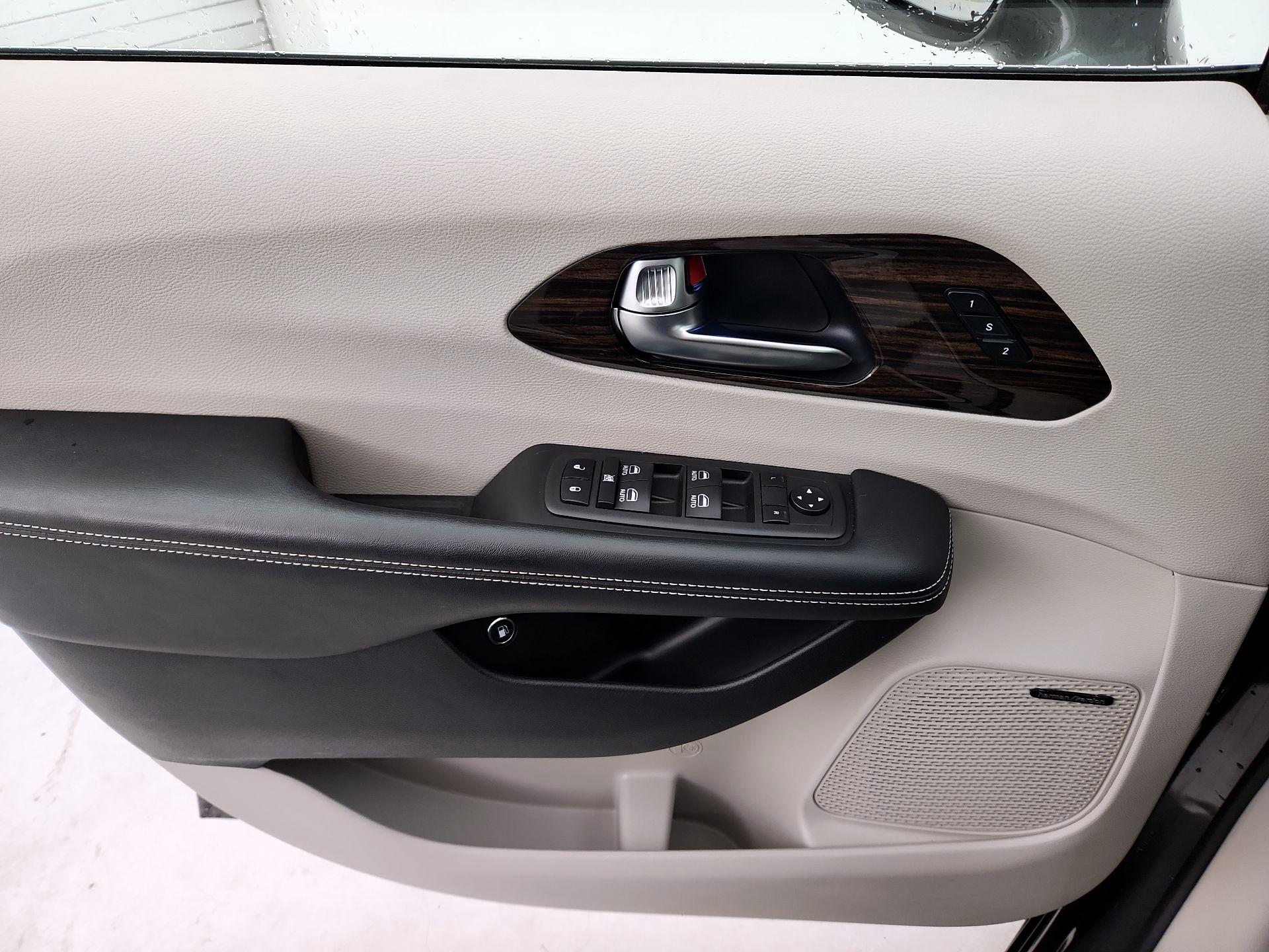 Thumbnail: 2022 Chrysler Pacifica - 12