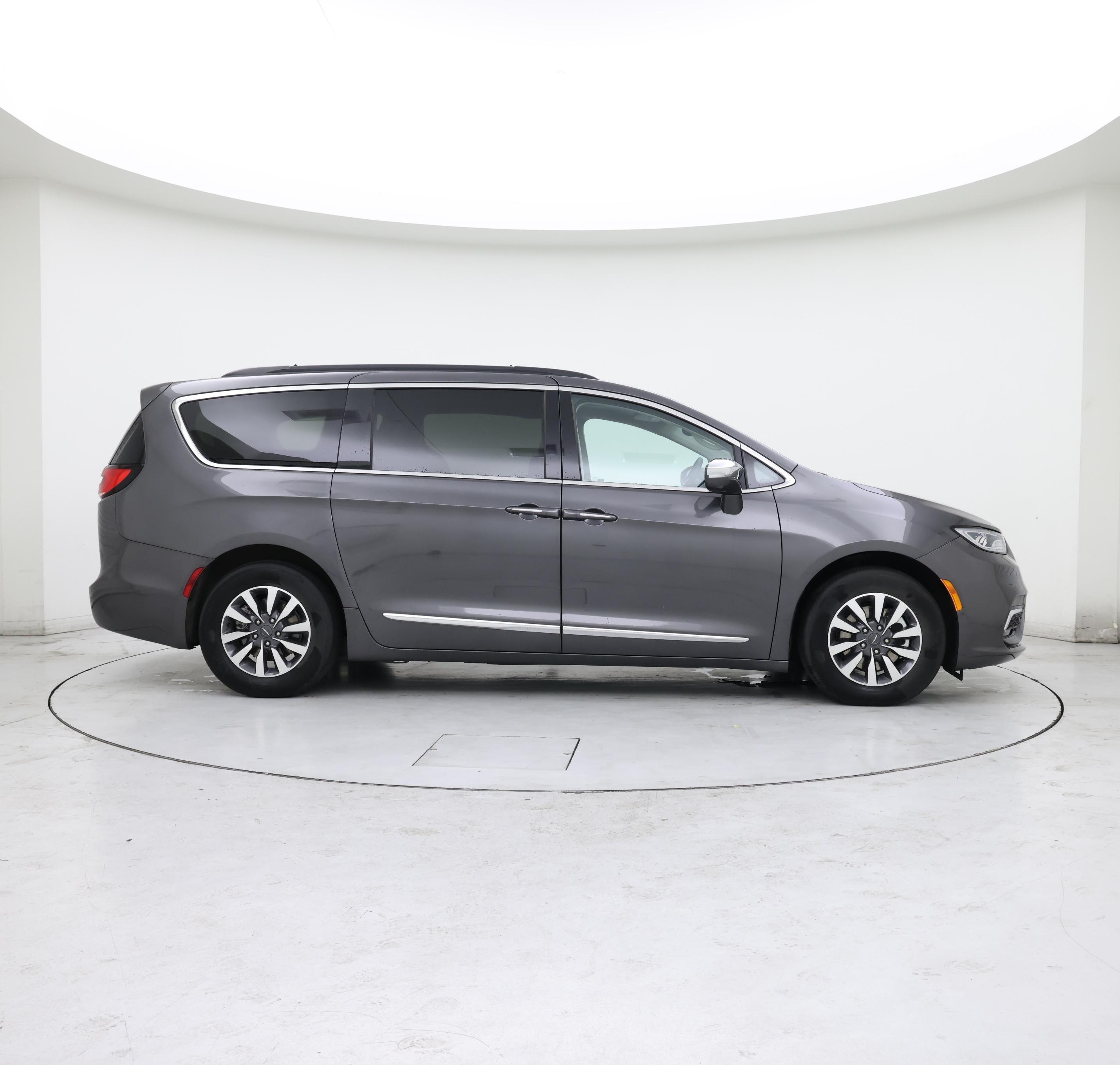 Thumbnail: 2022 Chrysler Pacifica - 7