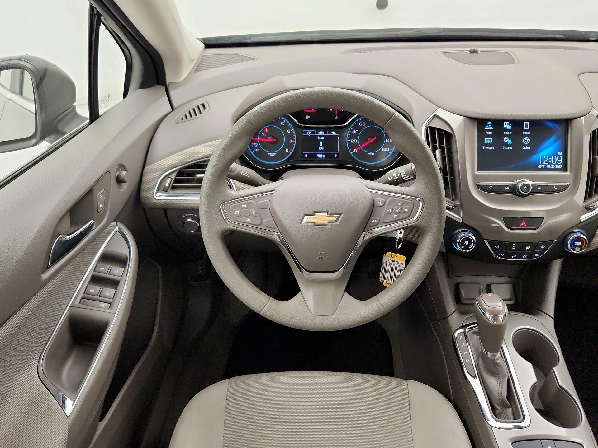 Thumbnail: 2018 Chevrolet Cruze - 10