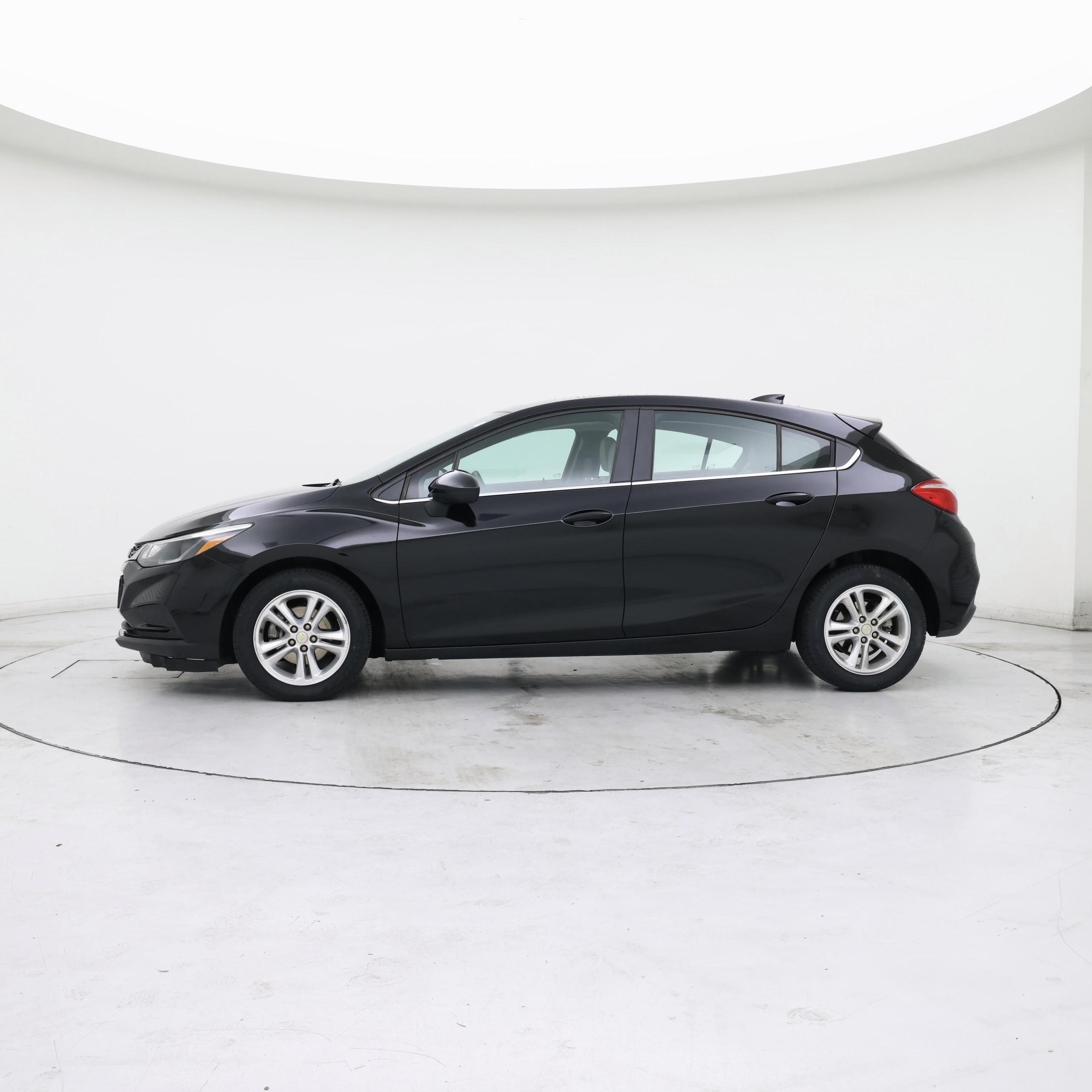 Thumbnail: 2018 Chevrolet Cruze - 3
