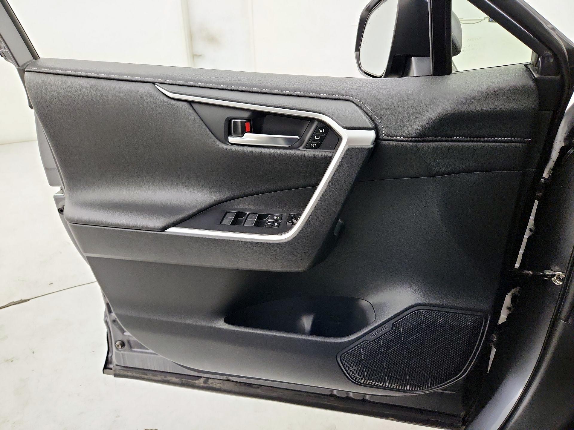 Thumbnail: 2022 Toyota RAV4 - 12