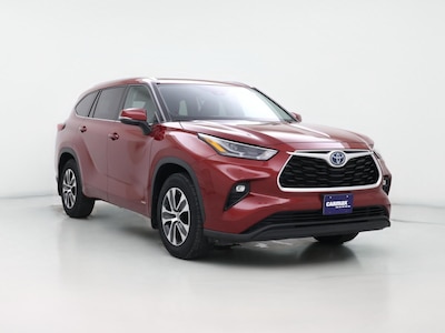 Red 2022 Toyota Highlander Hybrid XLE