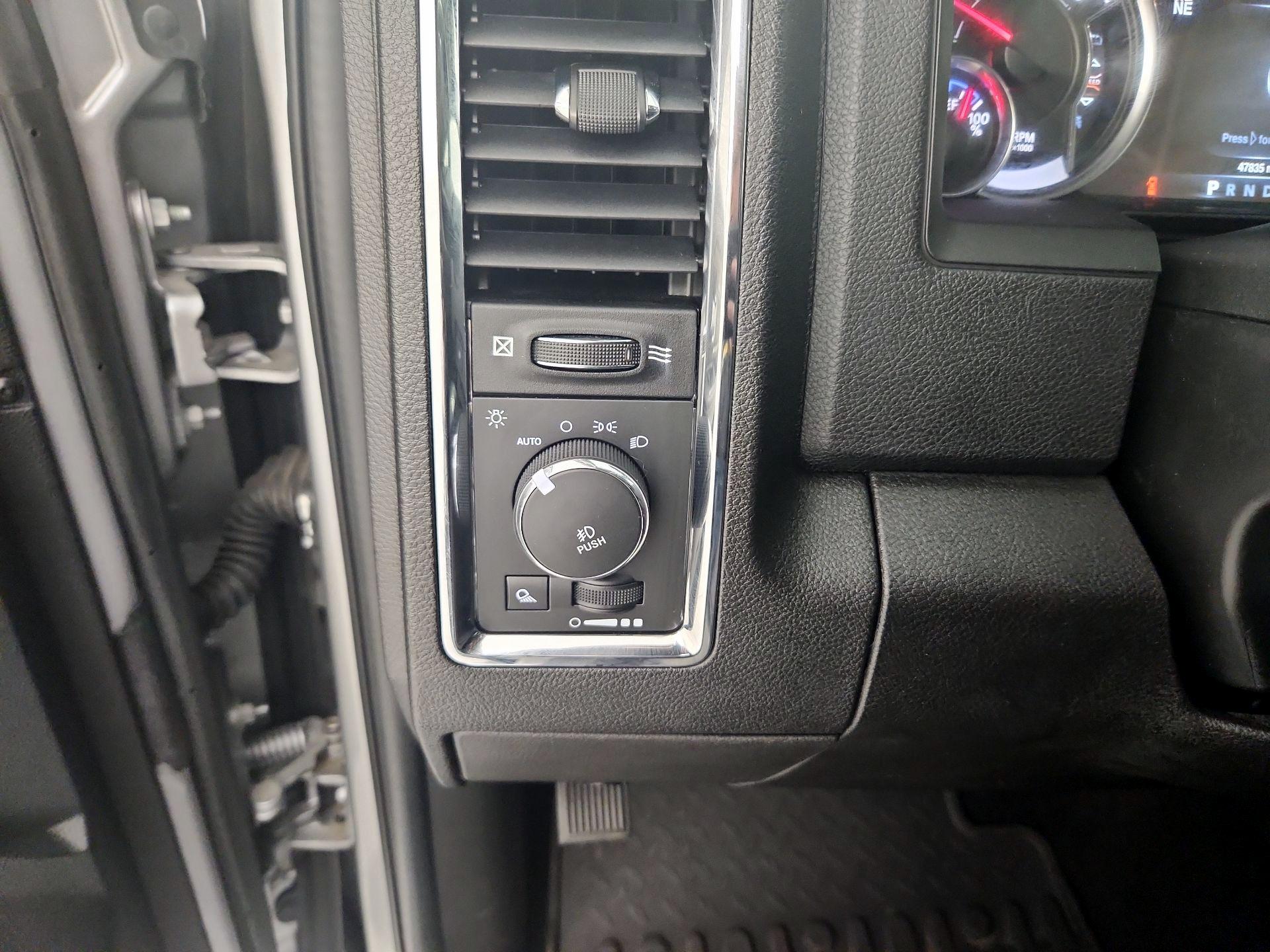 Thumbnail: 2019 RAM 1500 Classic - 13