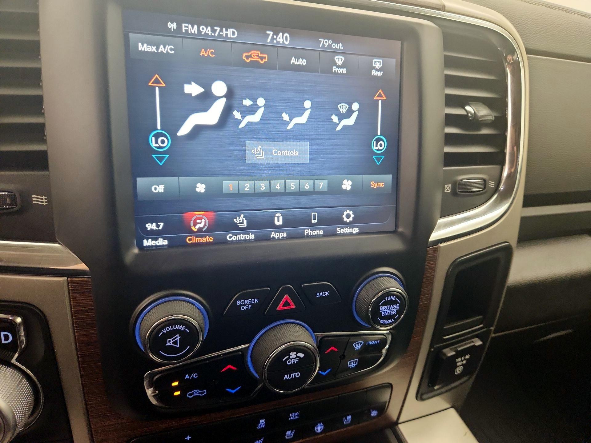 Thumbnail: 2019 RAM 1500 Classic - 16