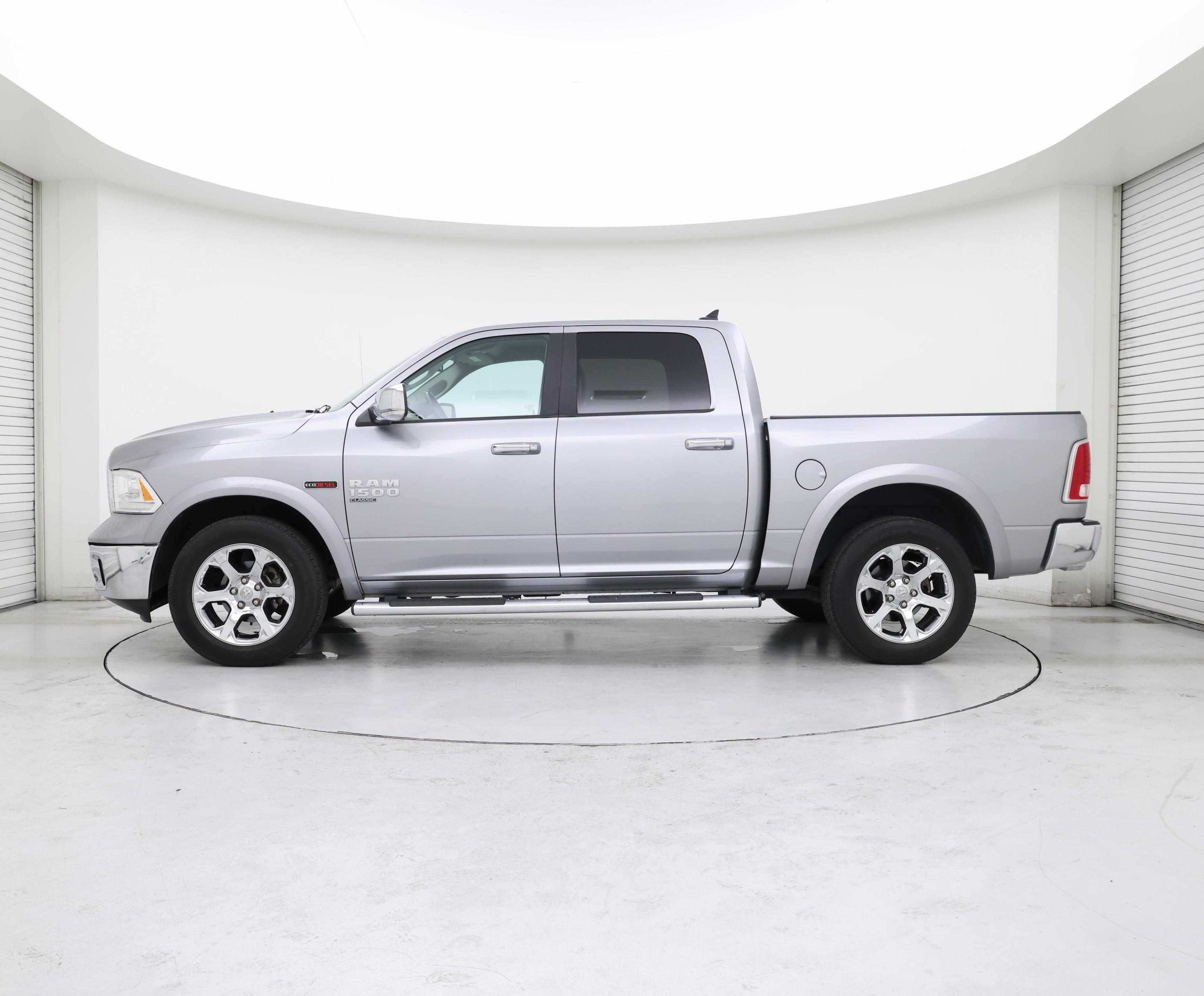 Thumbnail: 2019 RAM 1500 Classic - 3