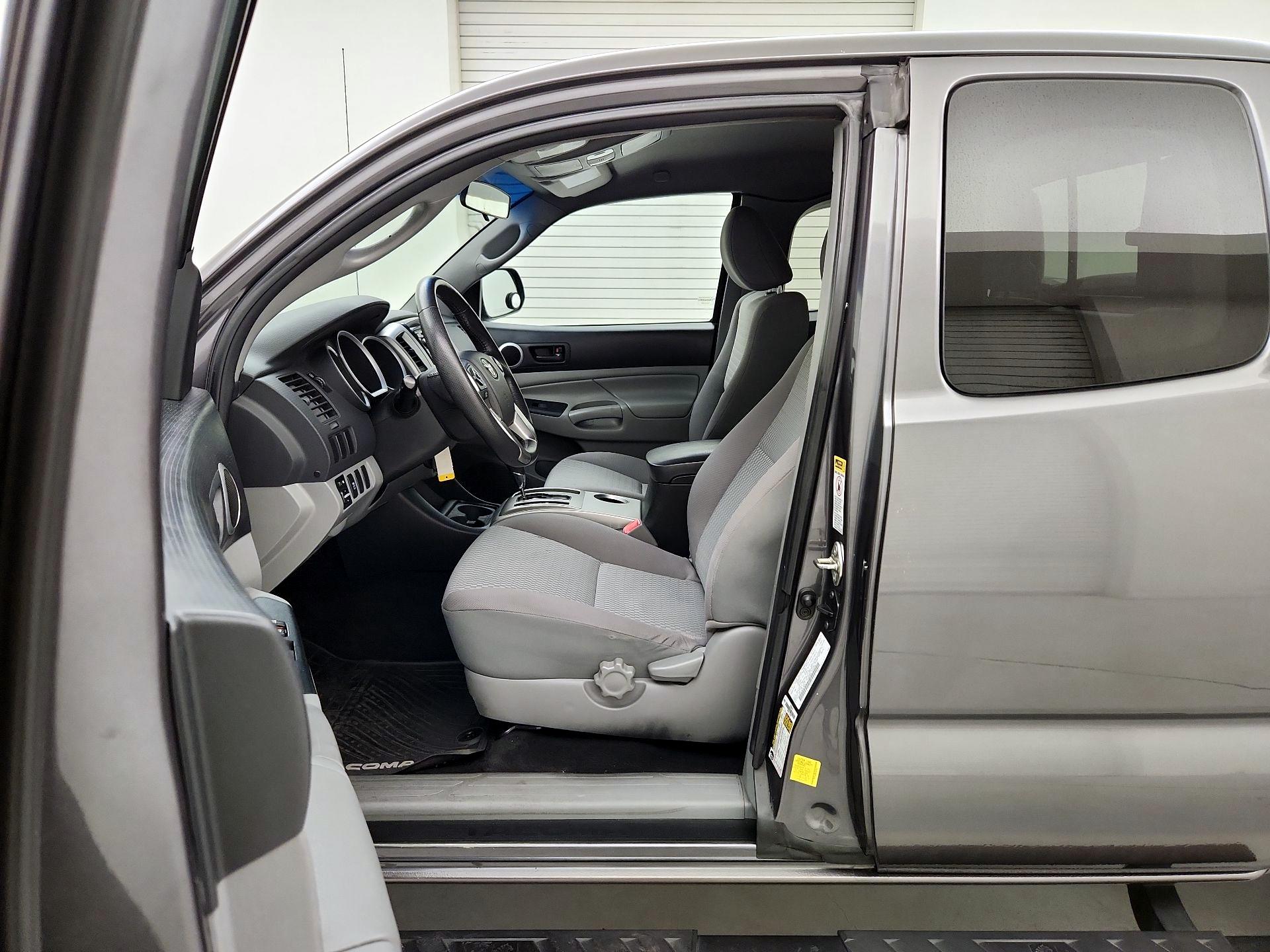 Thumbnail: 2015 Toyota Tacoma - 11