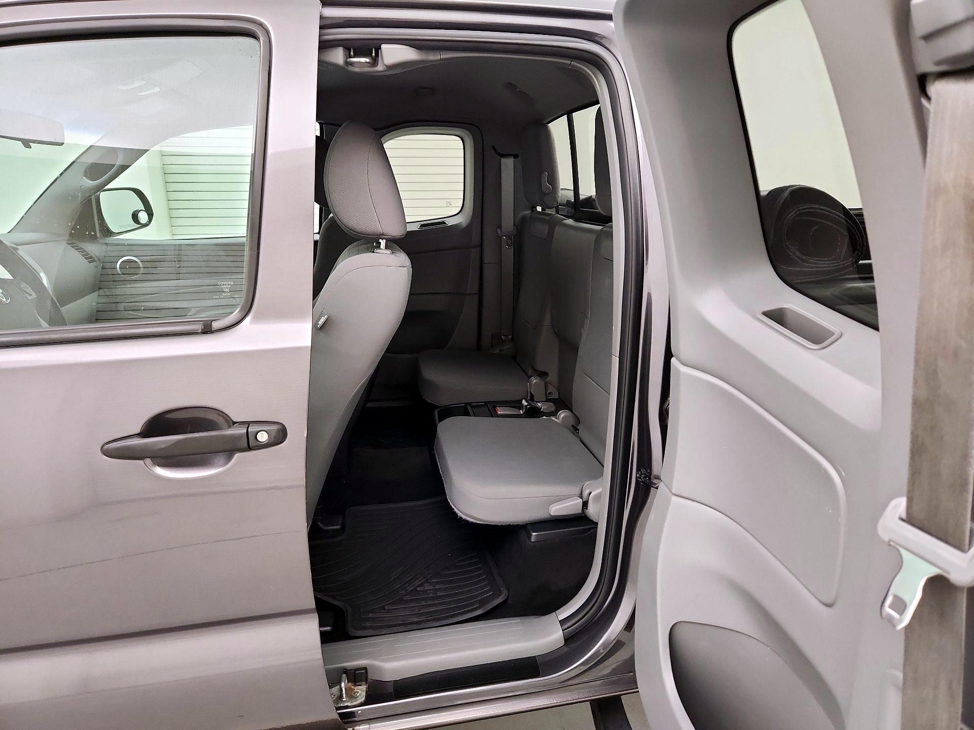 Thumbnail: 2015 Toyota Tacoma - 20