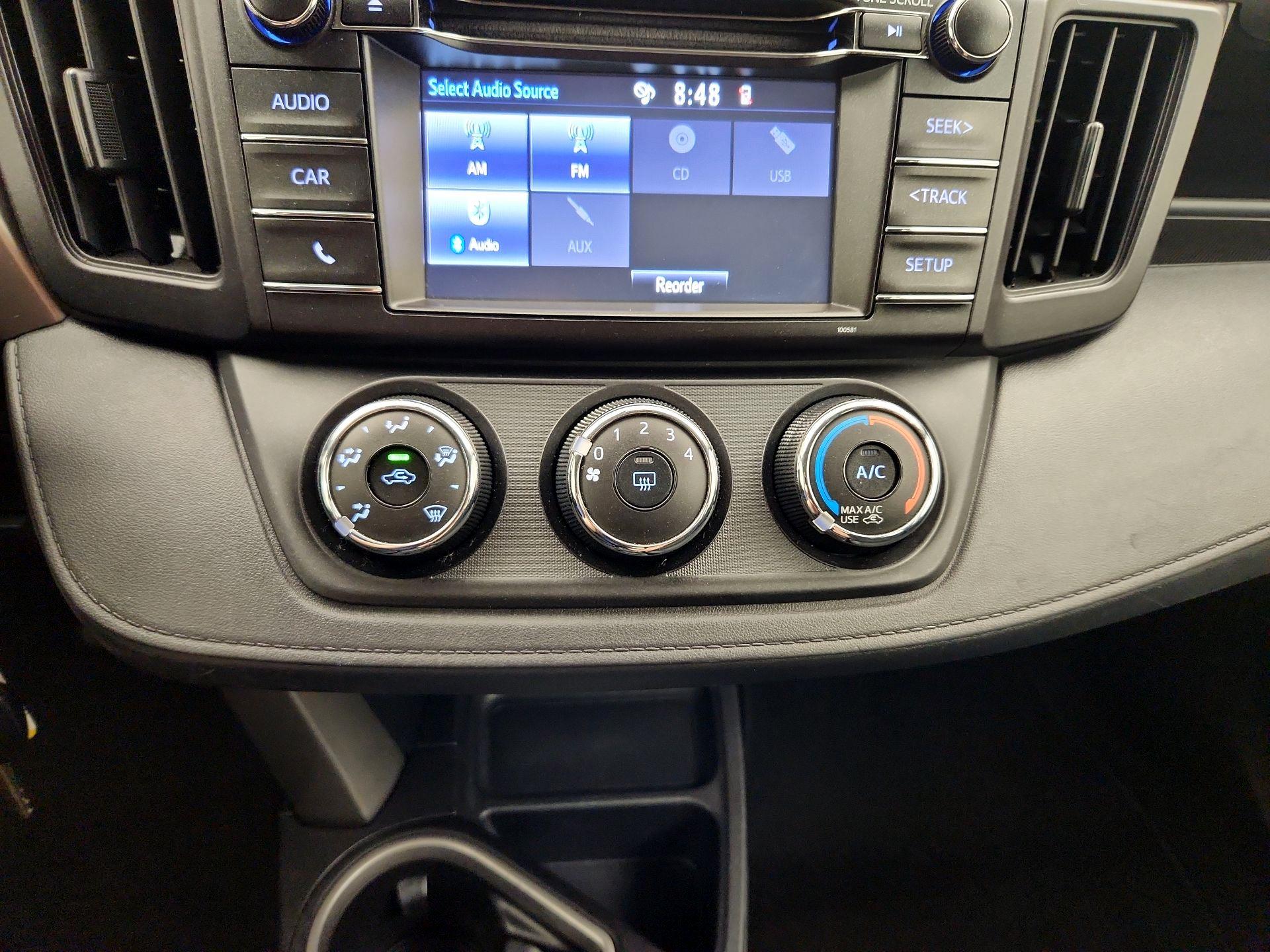 Thumbnail: 2016 Toyota RAV4 - 16