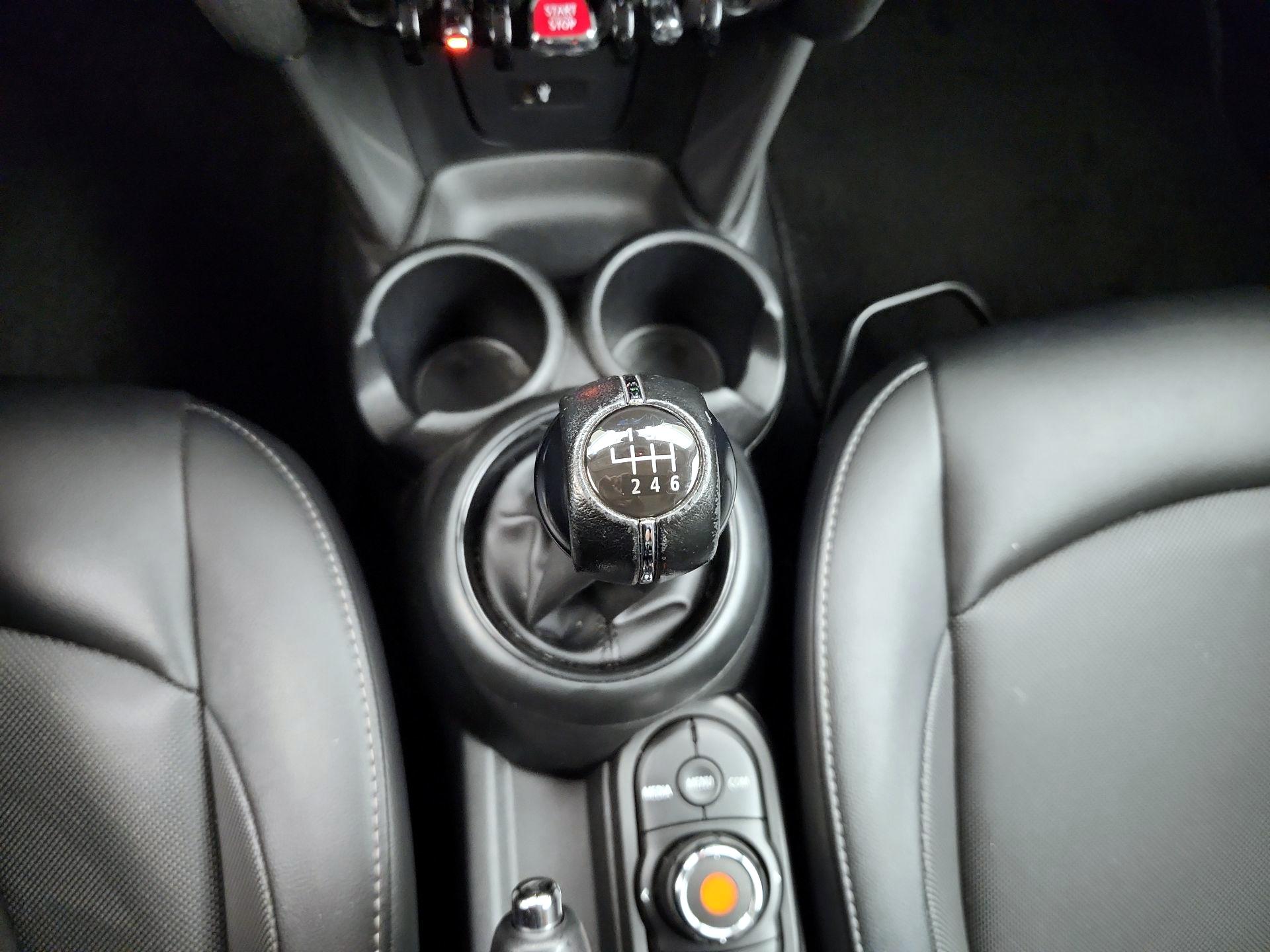 Thumbnail: 2019 MINI Cooper Hardtop - 16