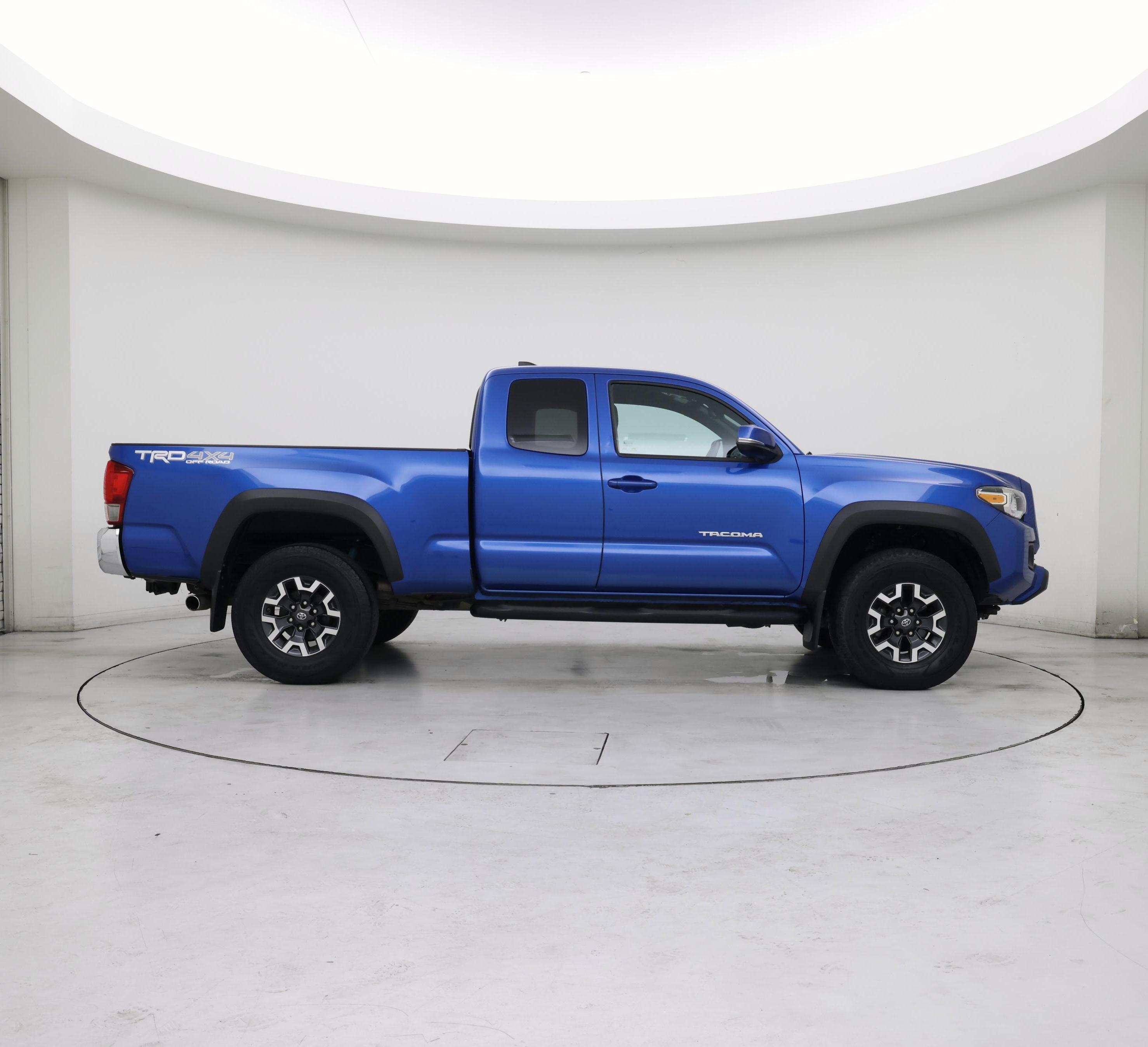 Thumbnail: 2017 Toyota Tacoma - 7