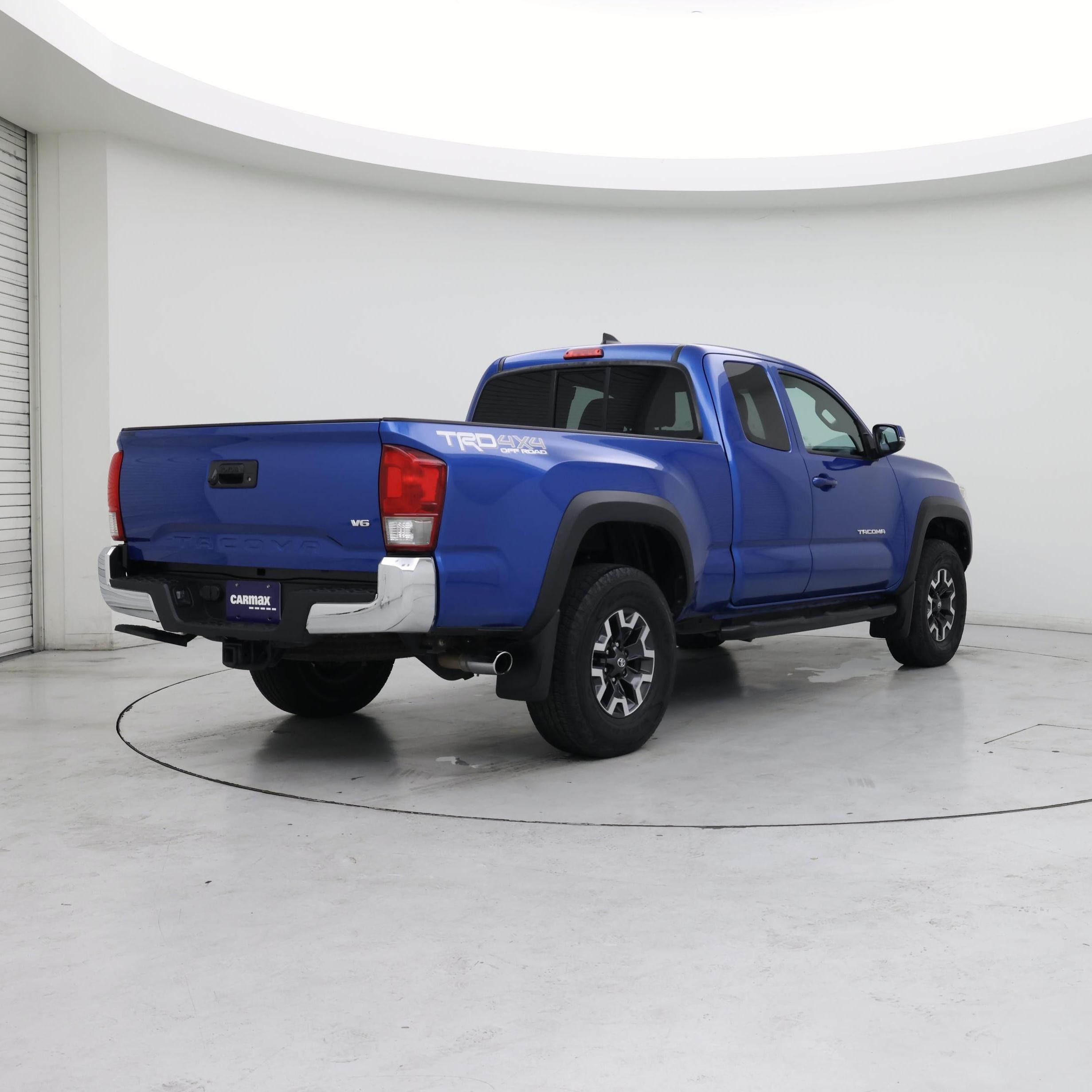 Thumbnail: 2017 Toyota Tacoma - 8