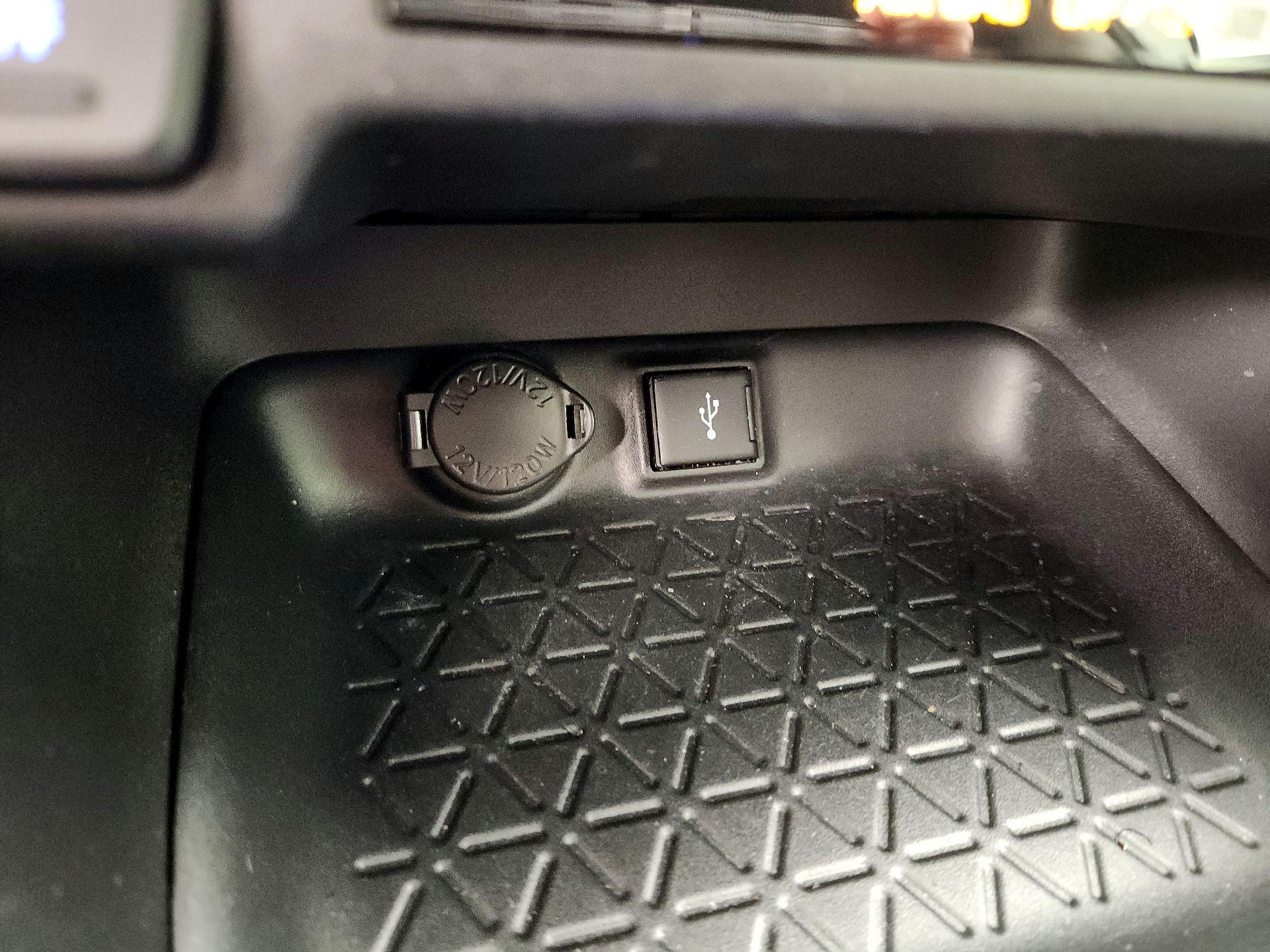 Thumbnail: 2021 Toyota RAV4 - 18
