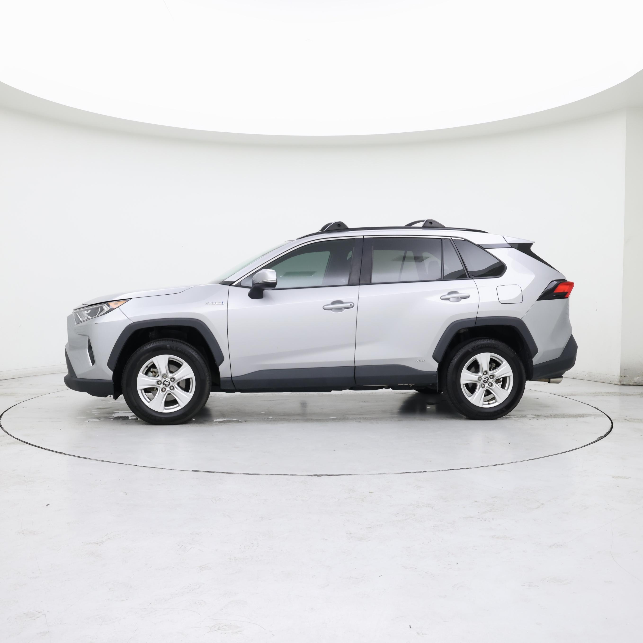 Thumbnail: 2021 Toyota RAV4 - 3