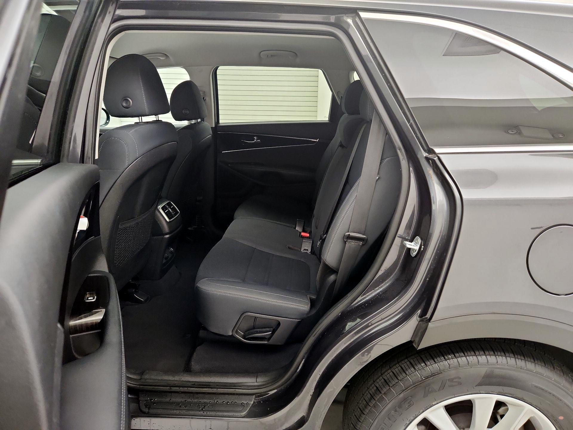 Thumbnail: 2019 Kia Sorento - 19