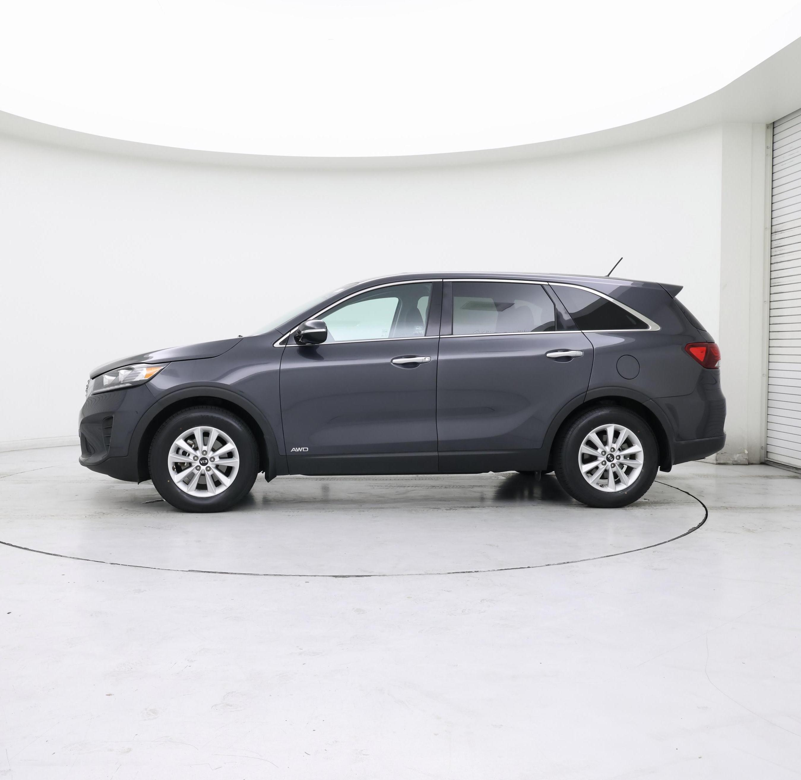 Thumbnail: 2019 Kia Sorento - 3