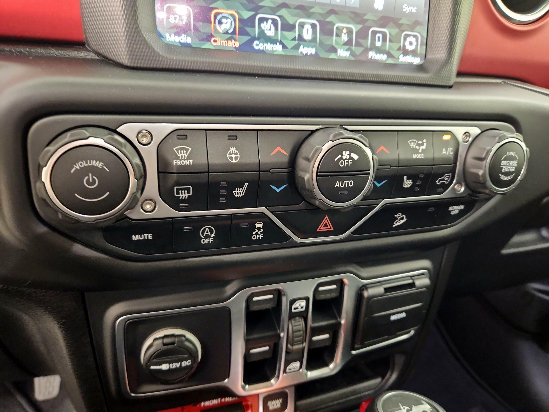 Thumbnail: 2020 Jeep Wrangler - 17