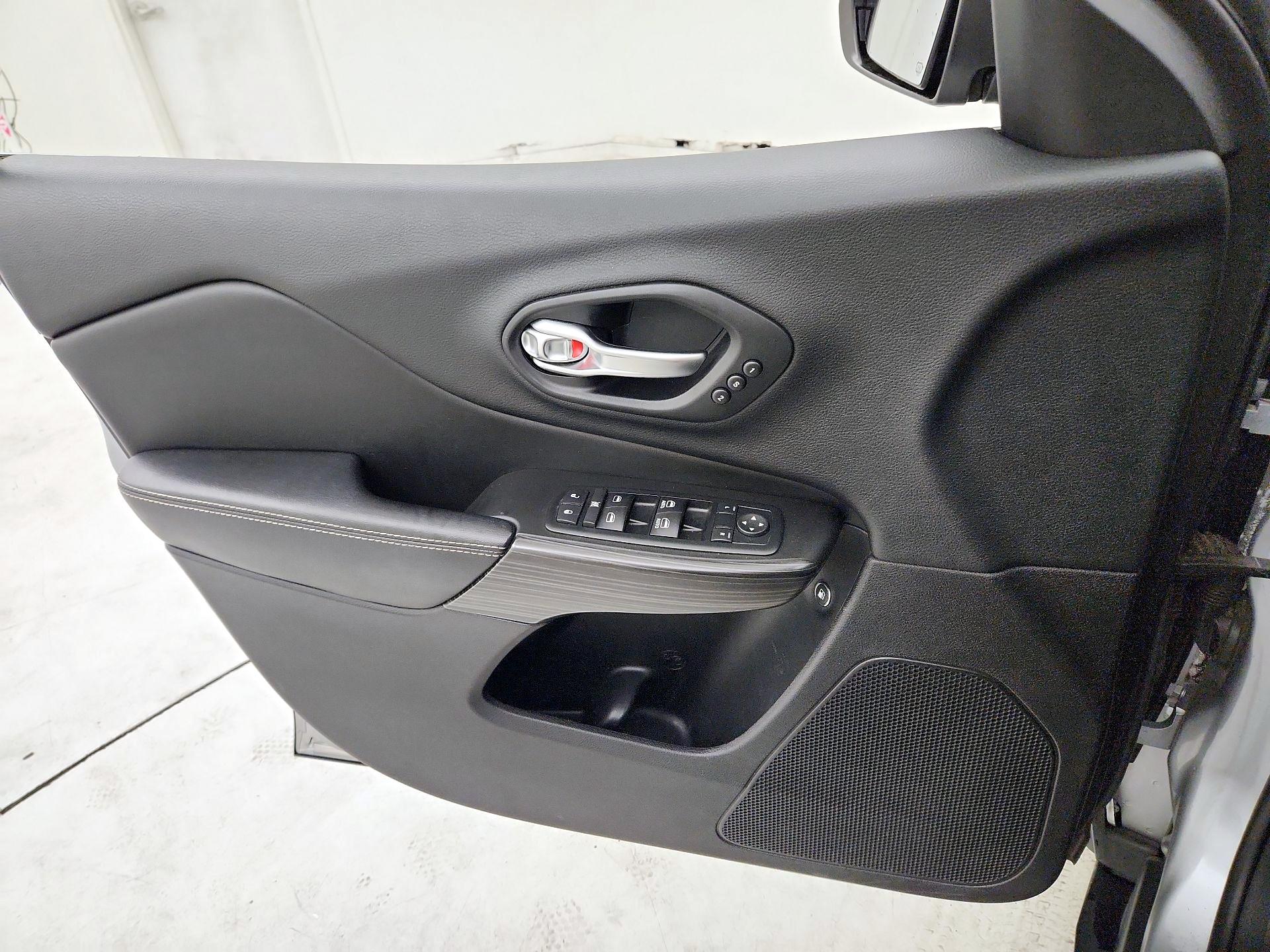 Thumbnail: 2014 Jeep Cherokee - 12