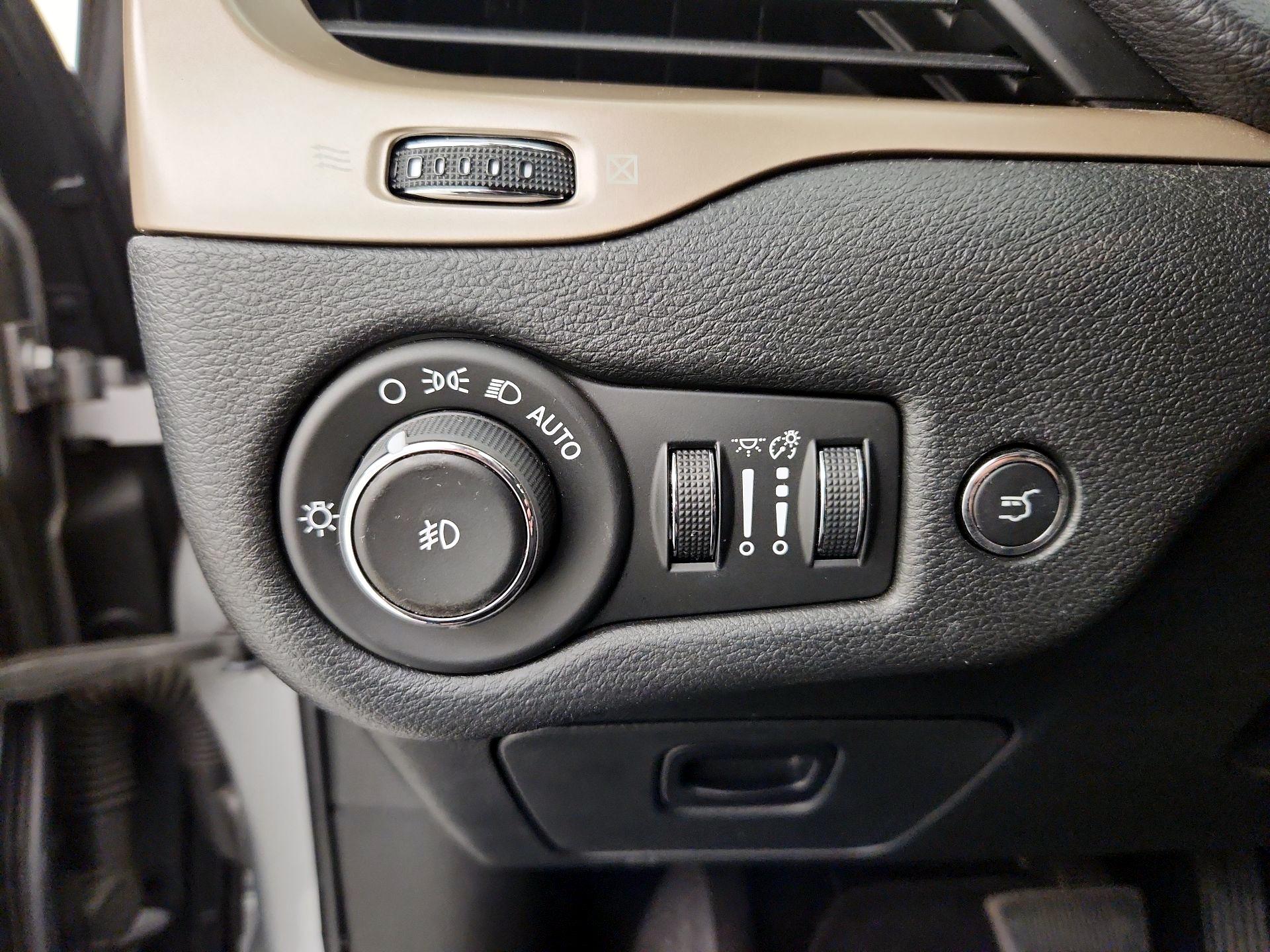 Thumbnail: 2014 Jeep Cherokee - 13