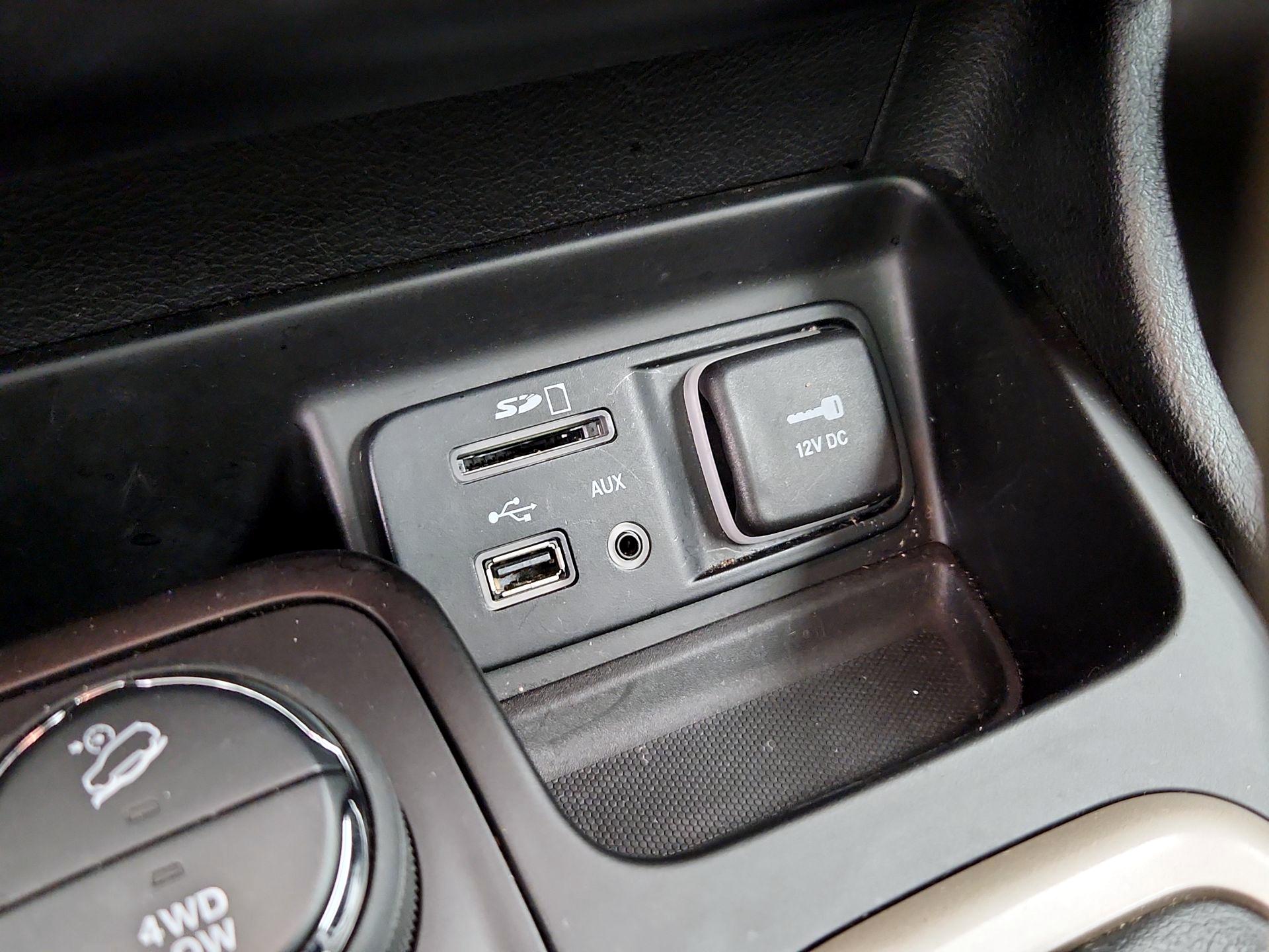 Thumbnail: 2014 Jeep Cherokee - 19