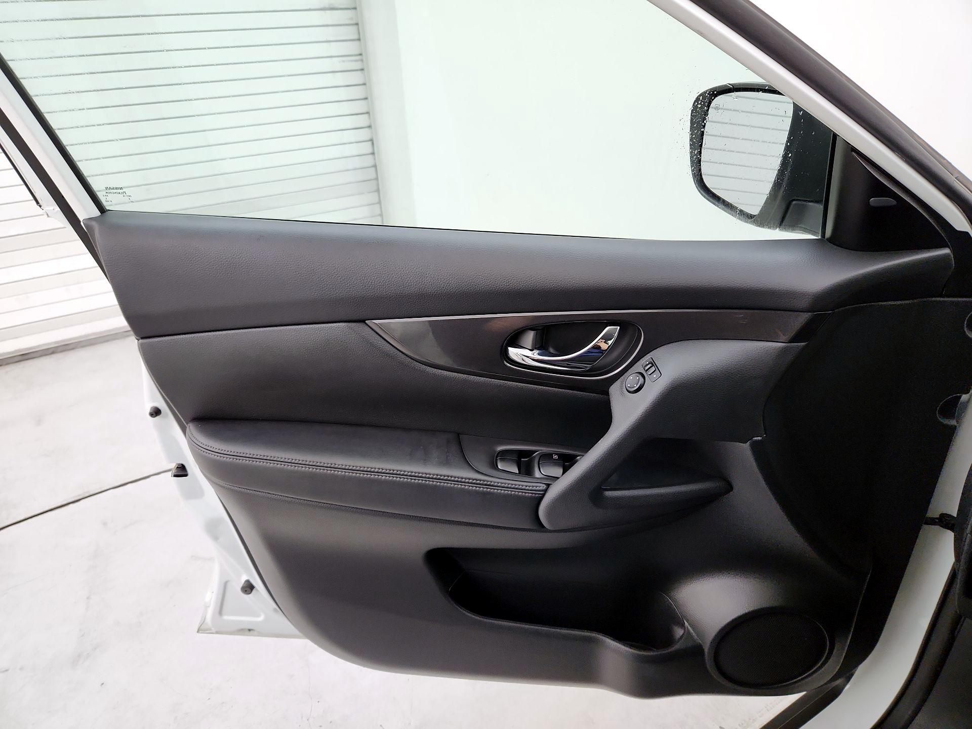 Thumbnail: 2017 Nissan Rogue - 12