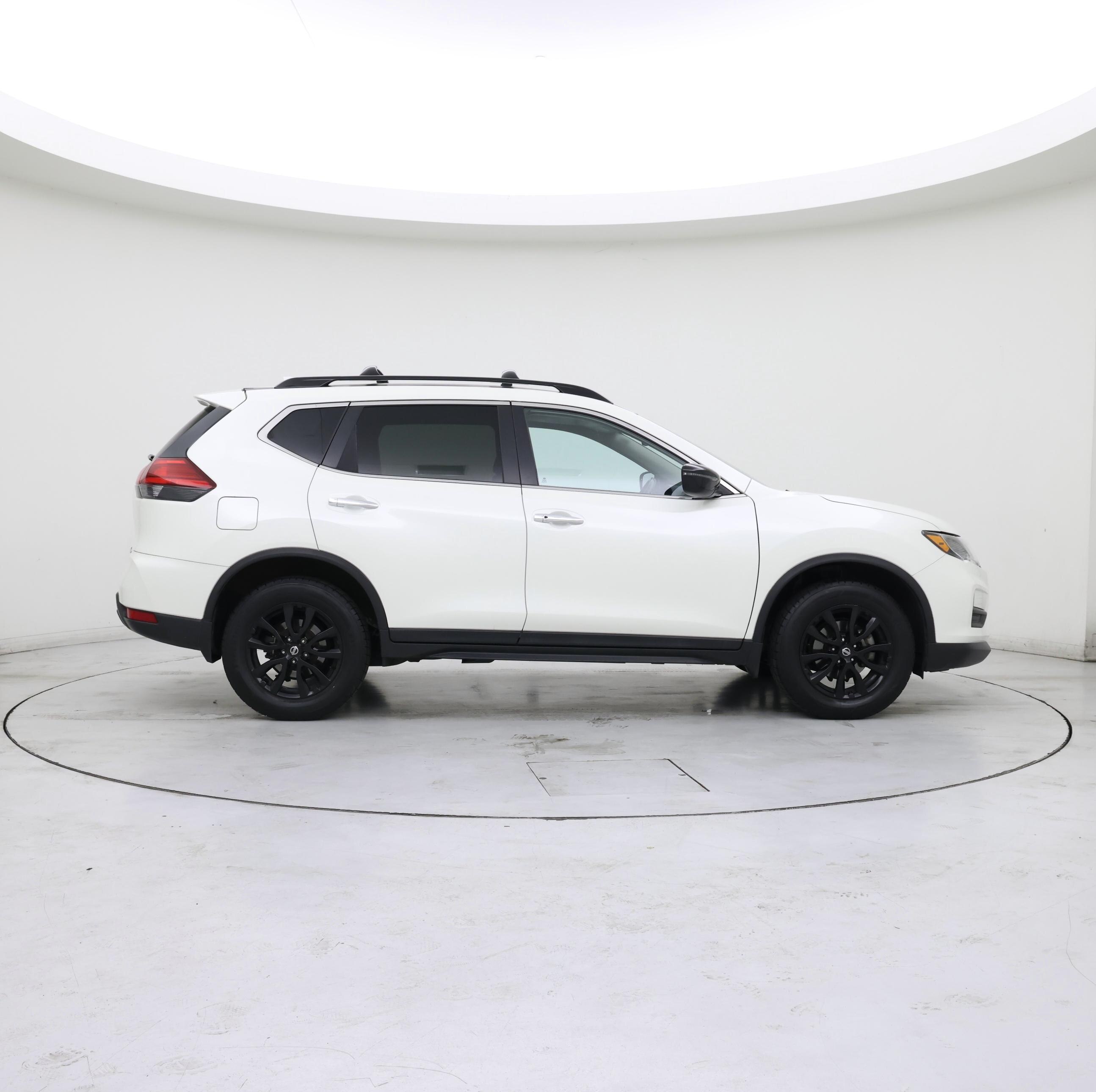 Thumbnail: 2017 Nissan Rogue - 7