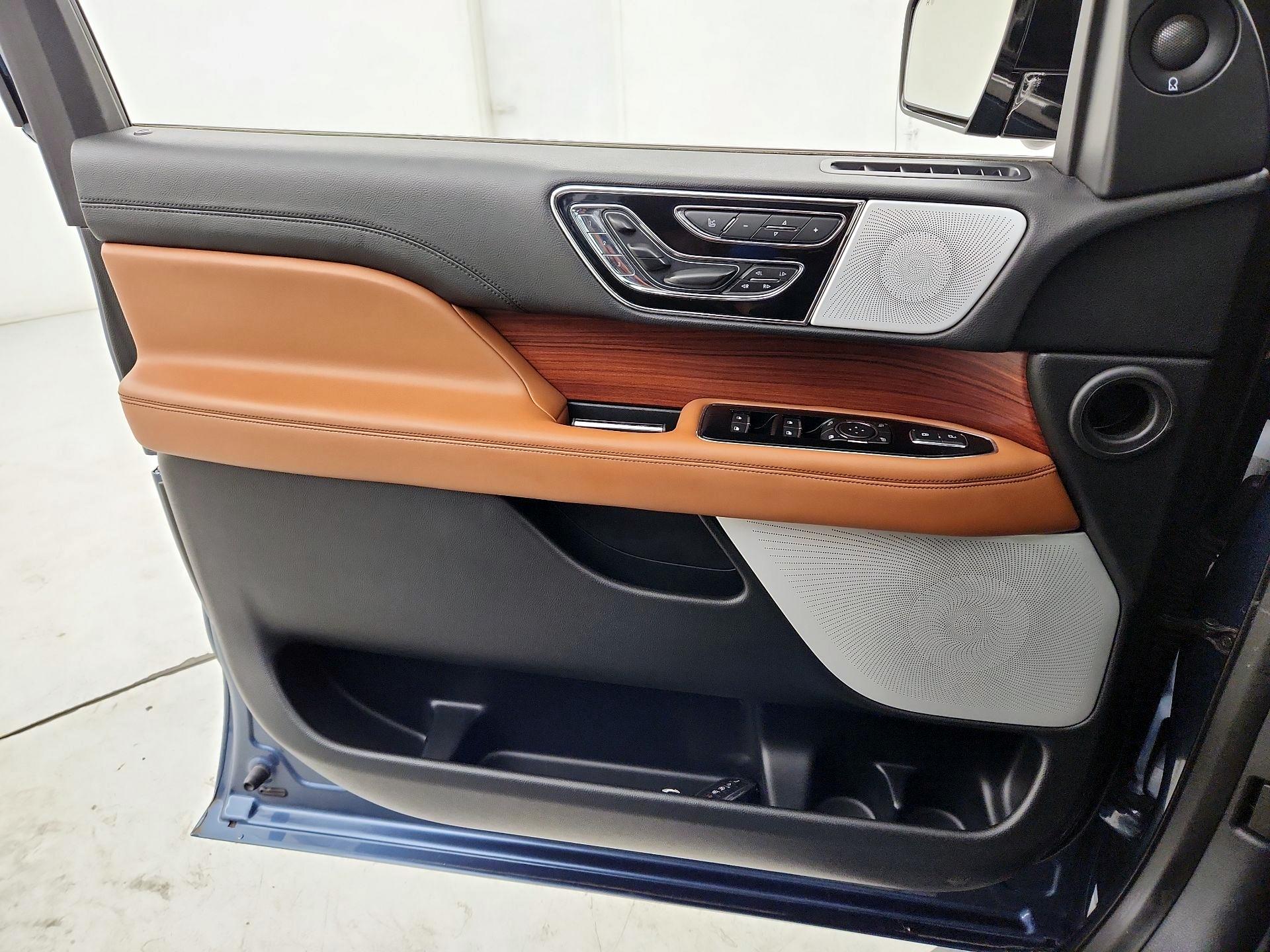 Thumbnail: 2018 Lincoln Navigator - 12