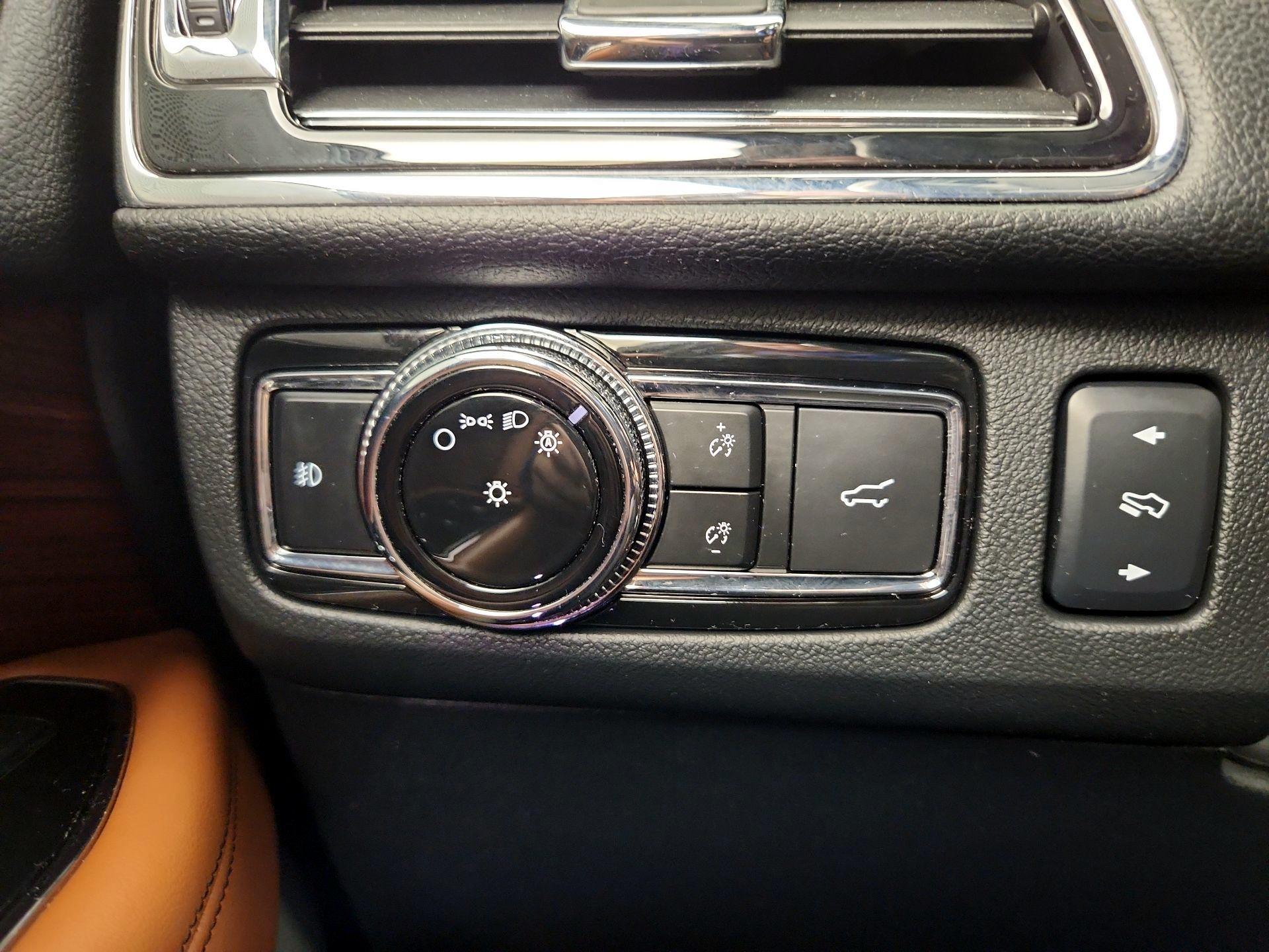 Thumbnail: 2018 Lincoln Navigator - 13