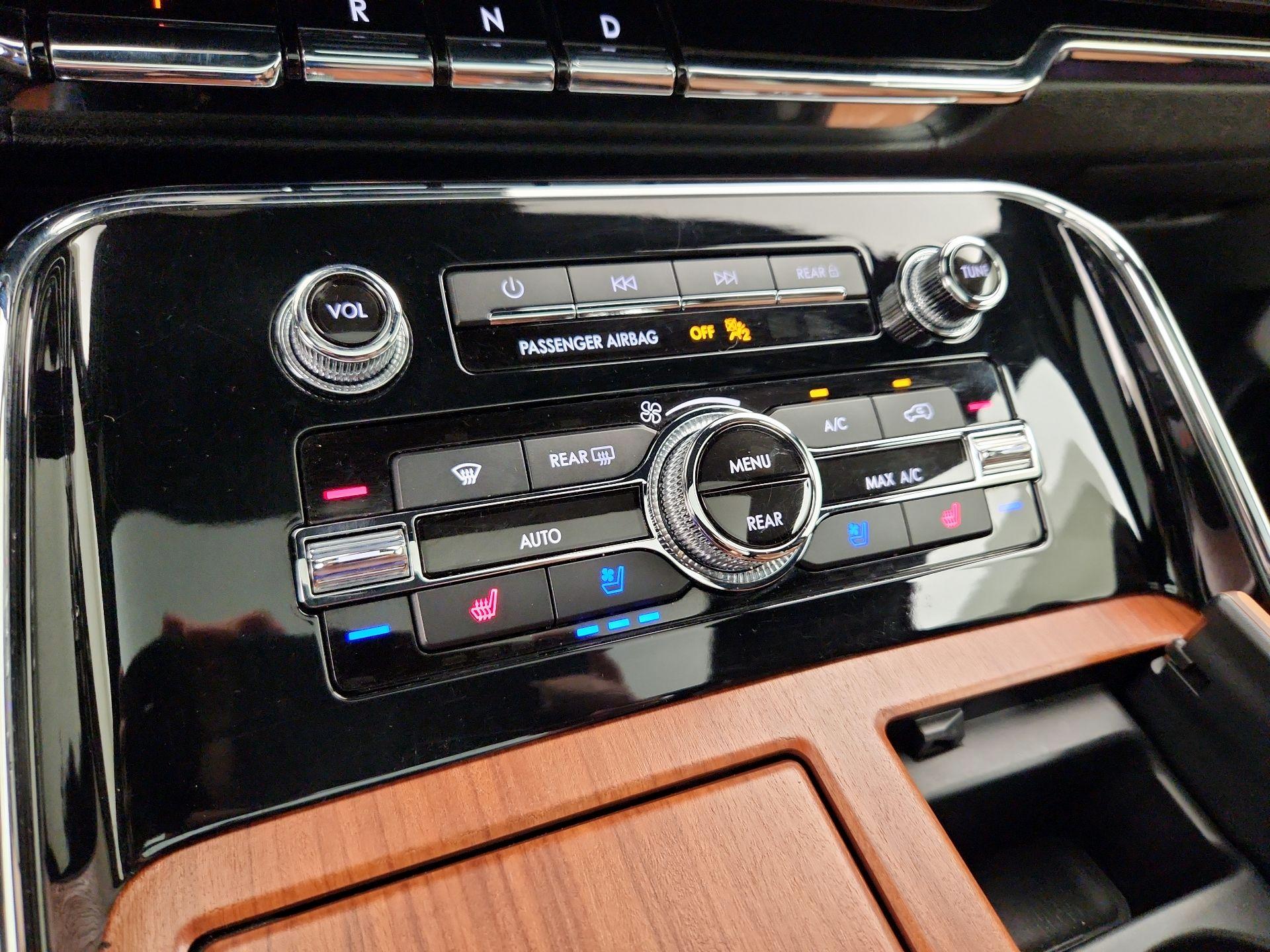 Thumbnail: 2018 Lincoln Navigator - 17