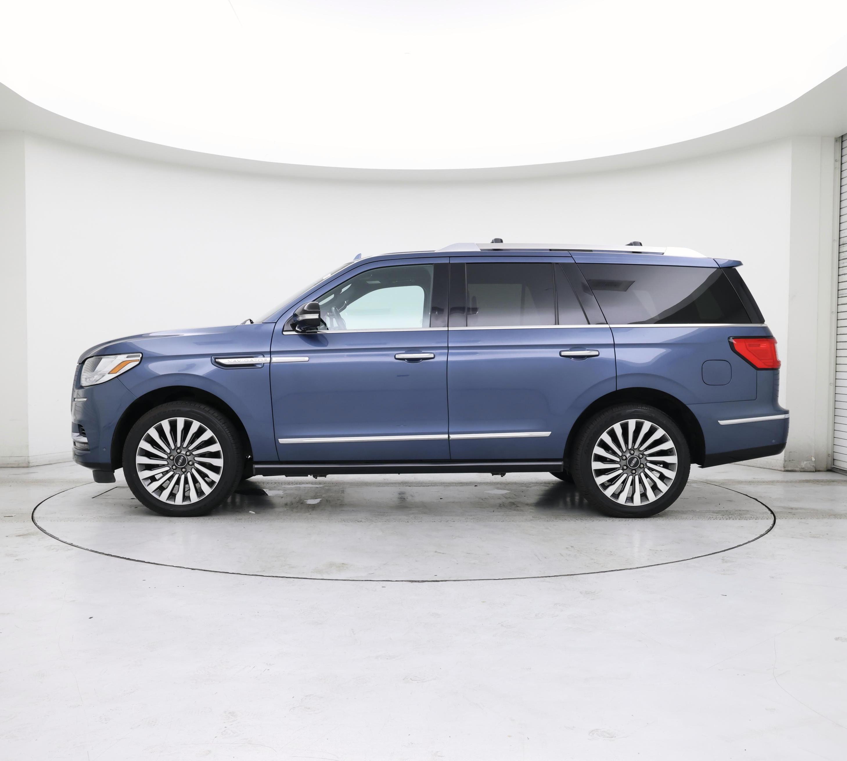 Thumbnail: 2018 Lincoln Navigator - 3
