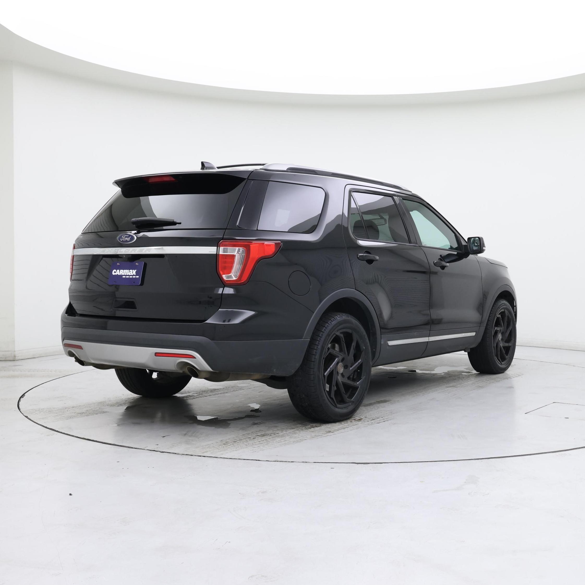 Thumbnail: 2017 Ford Explorer - 8