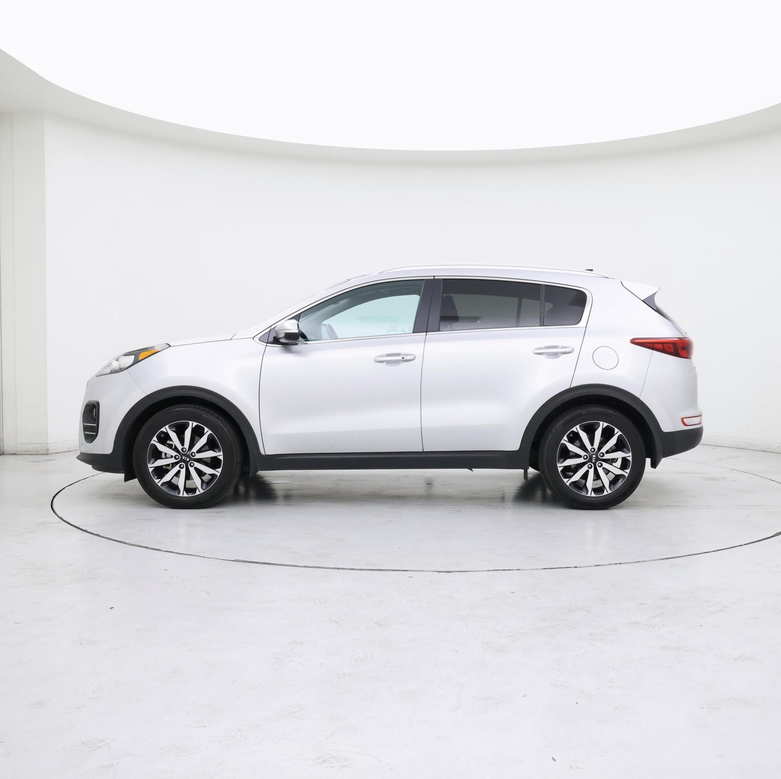 Thumbnail: 2017 Kia Sportage - 3