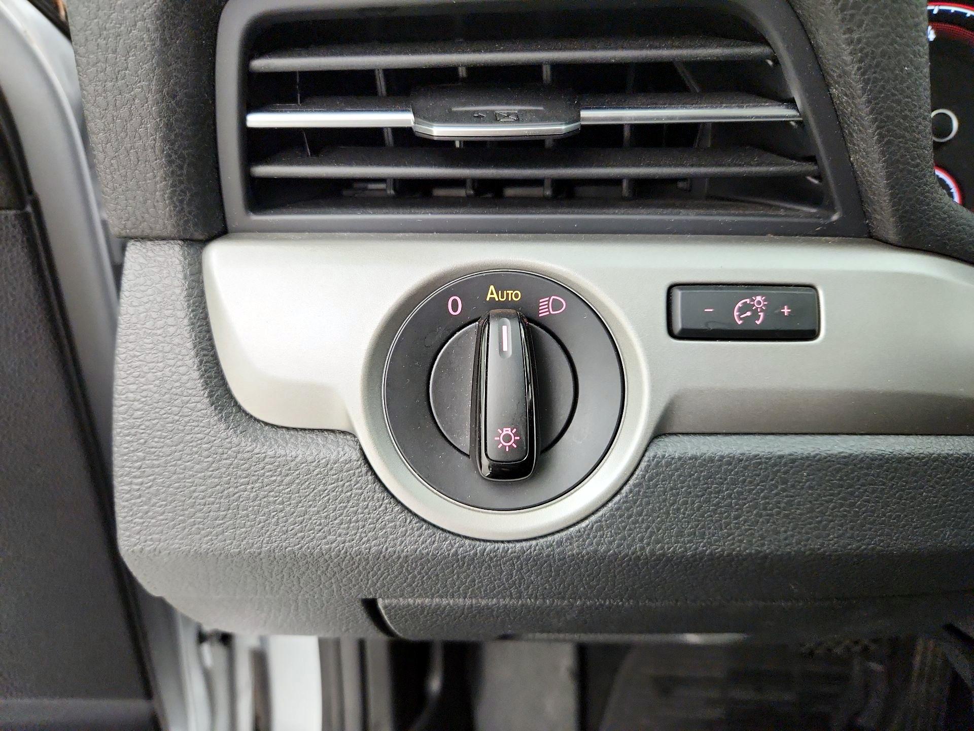 Thumbnail: 2021 Volkswagen Passat - 13