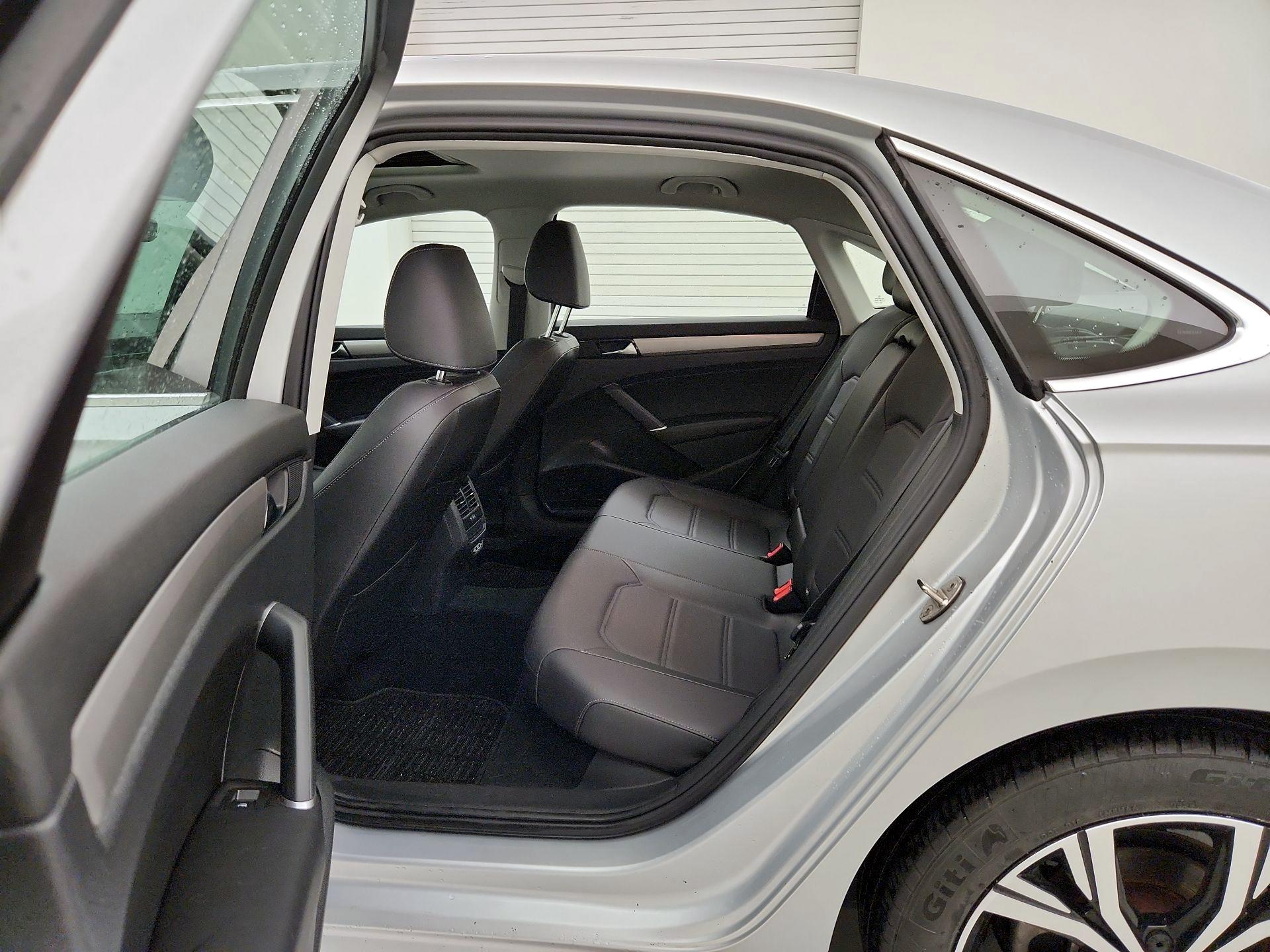 Thumbnail: 2021 Volkswagen Passat - 20