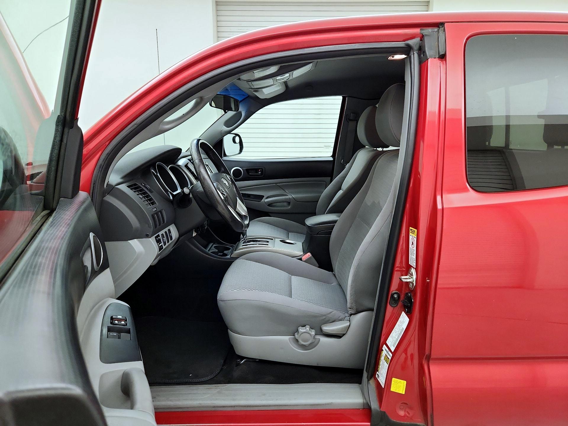 Thumbnail: 2014 Toyota Tacoma - 11