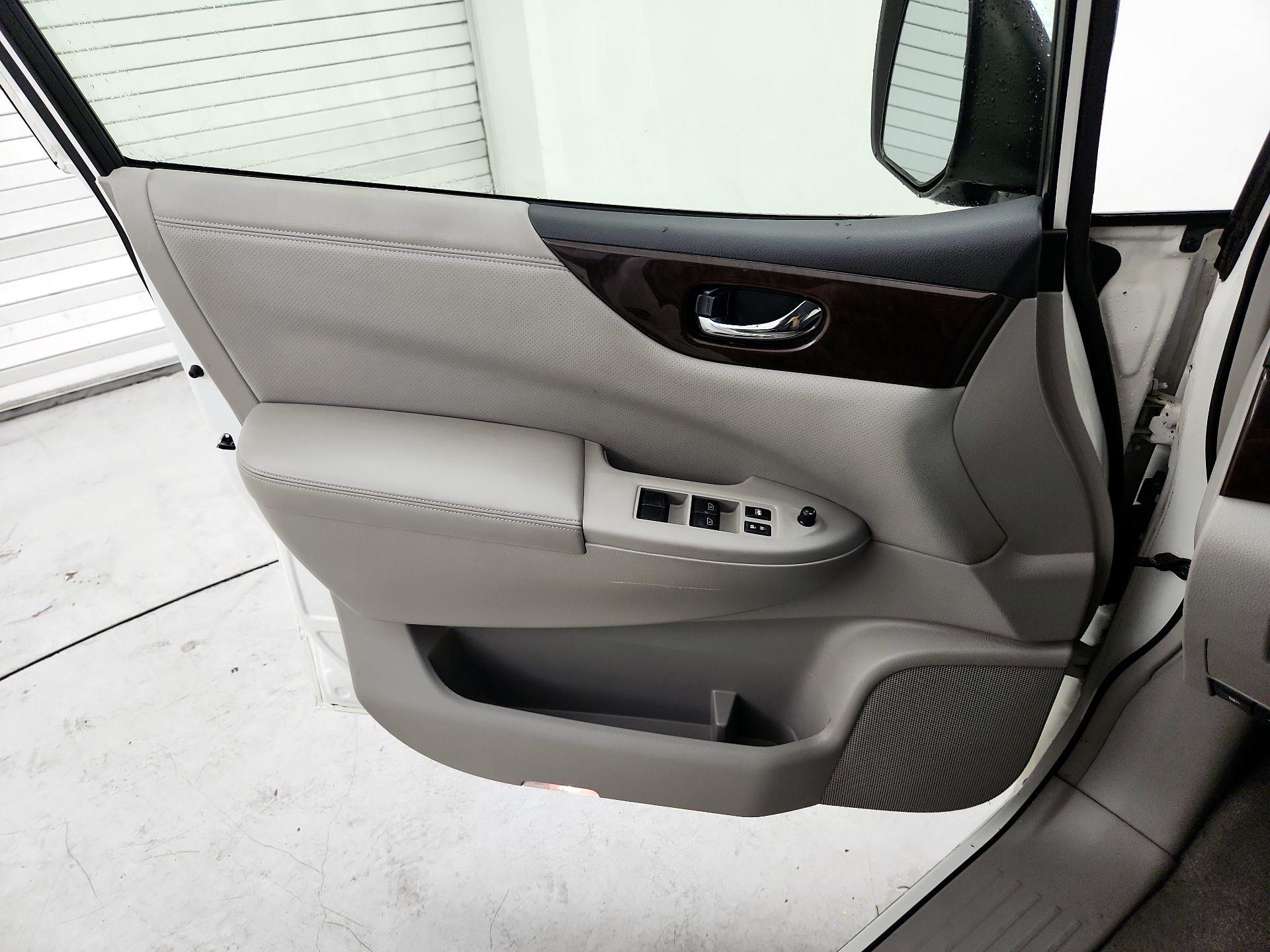 Thumbnail: 2015 Nissan Quest - 12