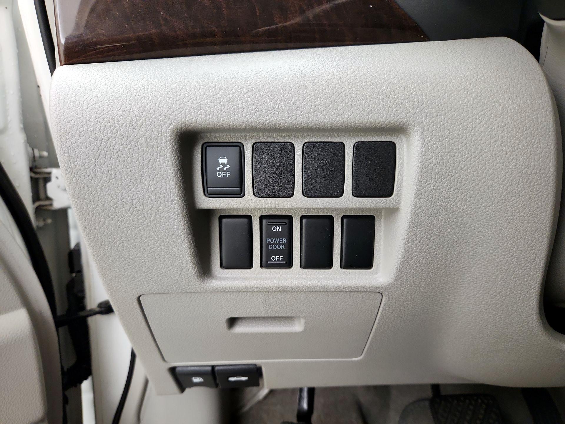 Thumbnail: 2015 Nissan Quest - 13